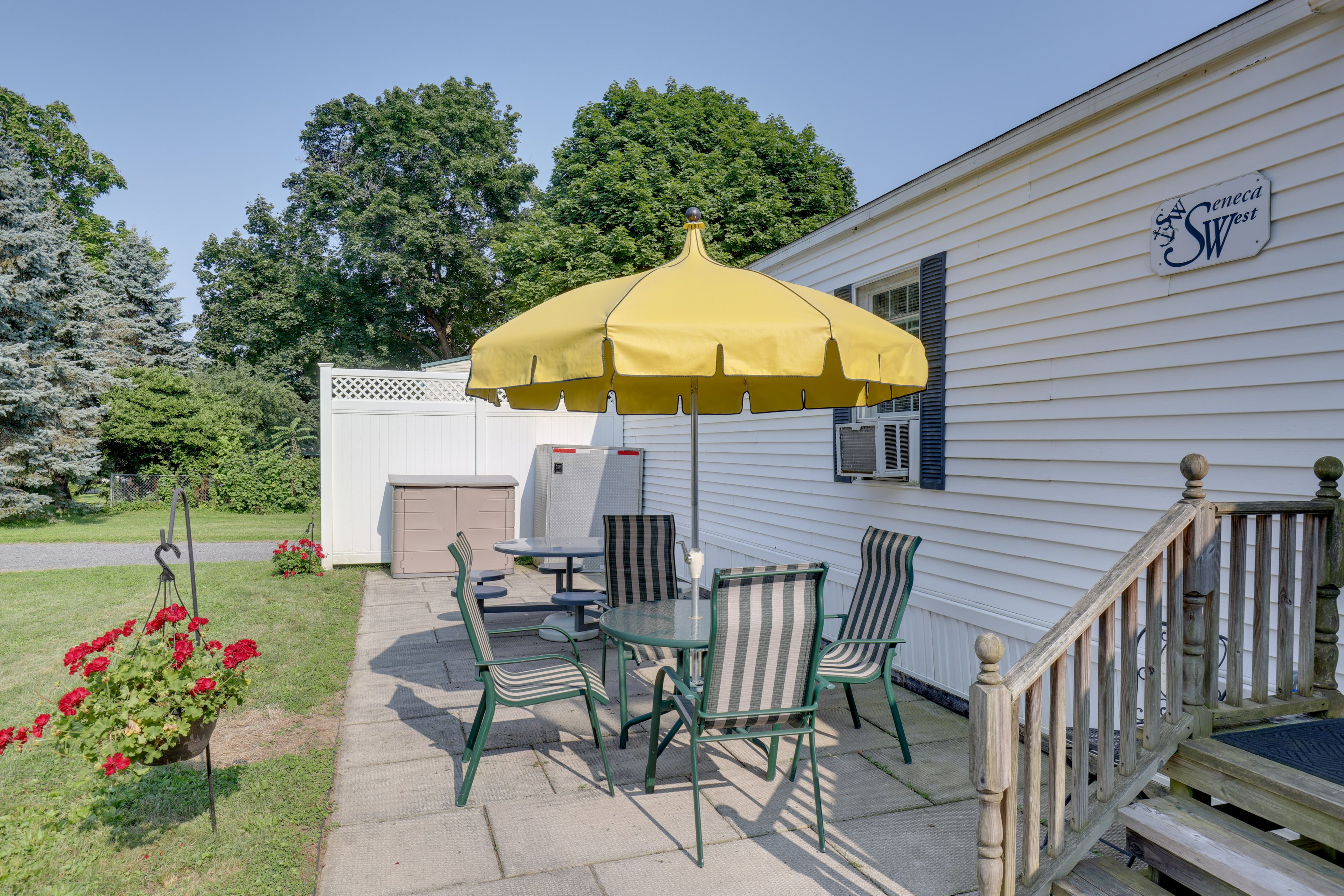 Lakemont Vacation Rental | 2BR | 1BA | 924 Sq Ft | Stairs Required to Enter