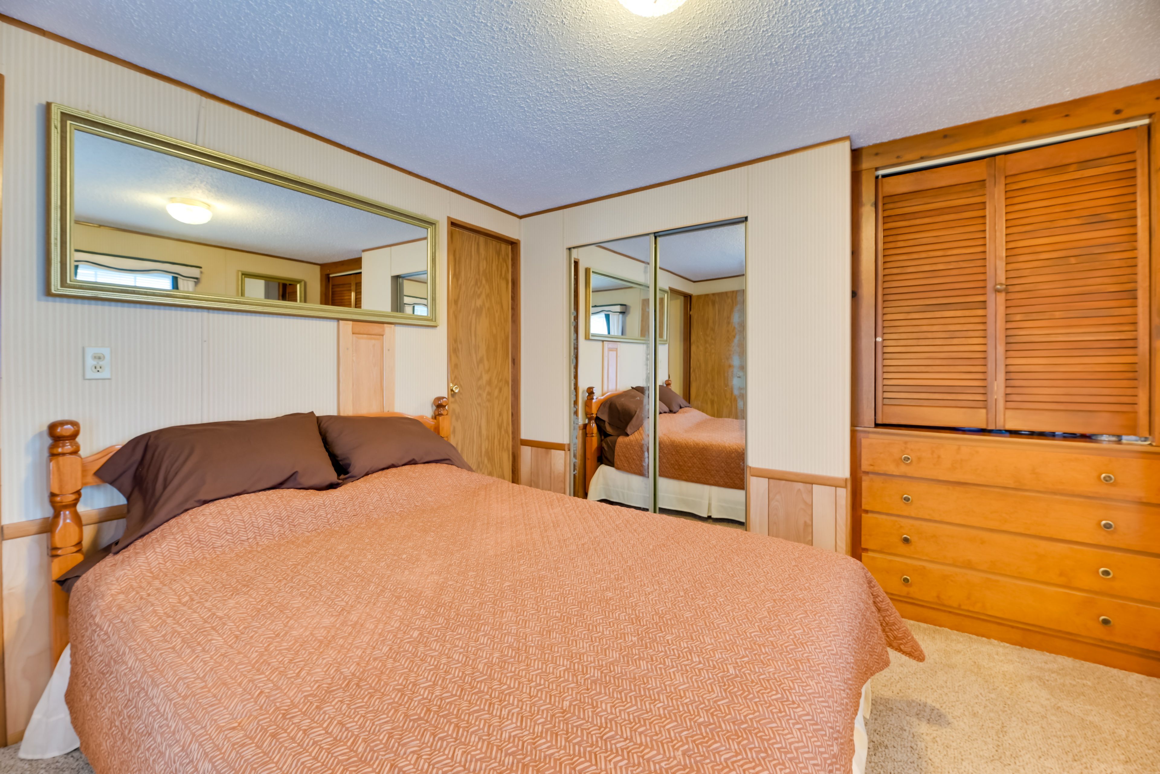 Bedroom 2 | Queen Bed