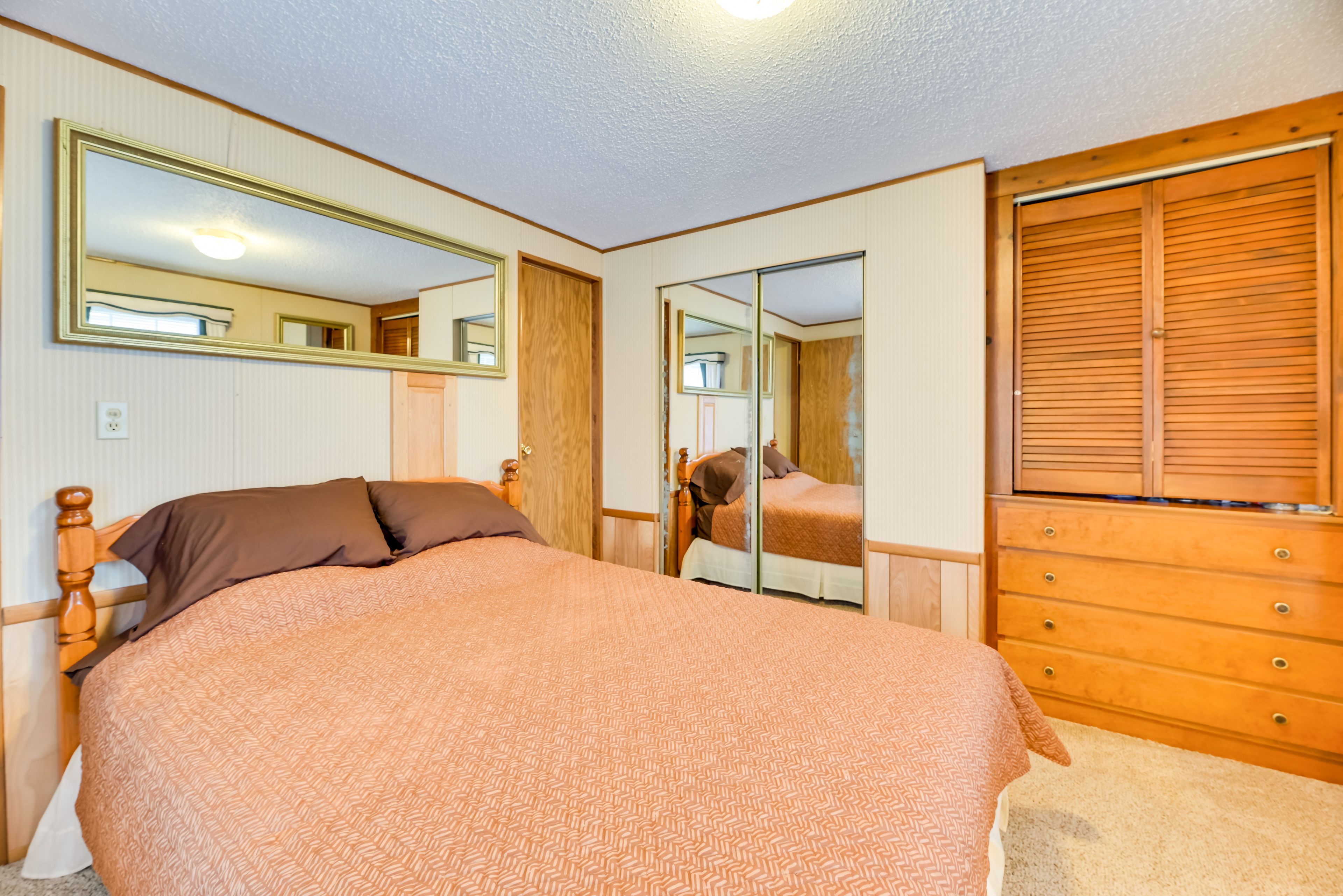 Bedroom 2 | Queen Bed