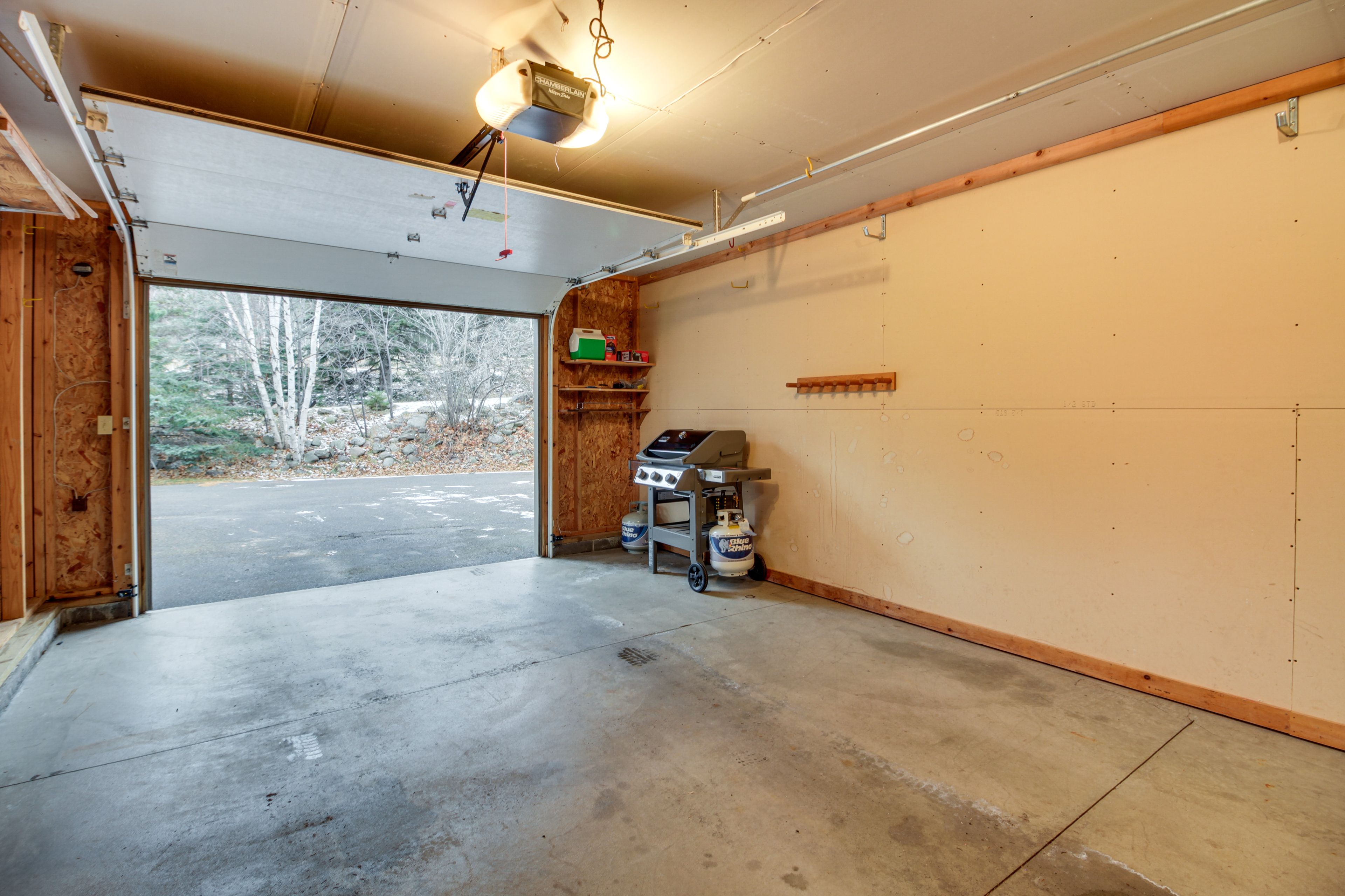 Parking | Garage (1 Small SUV Vehicle) | Driveway (1 Vehicle)