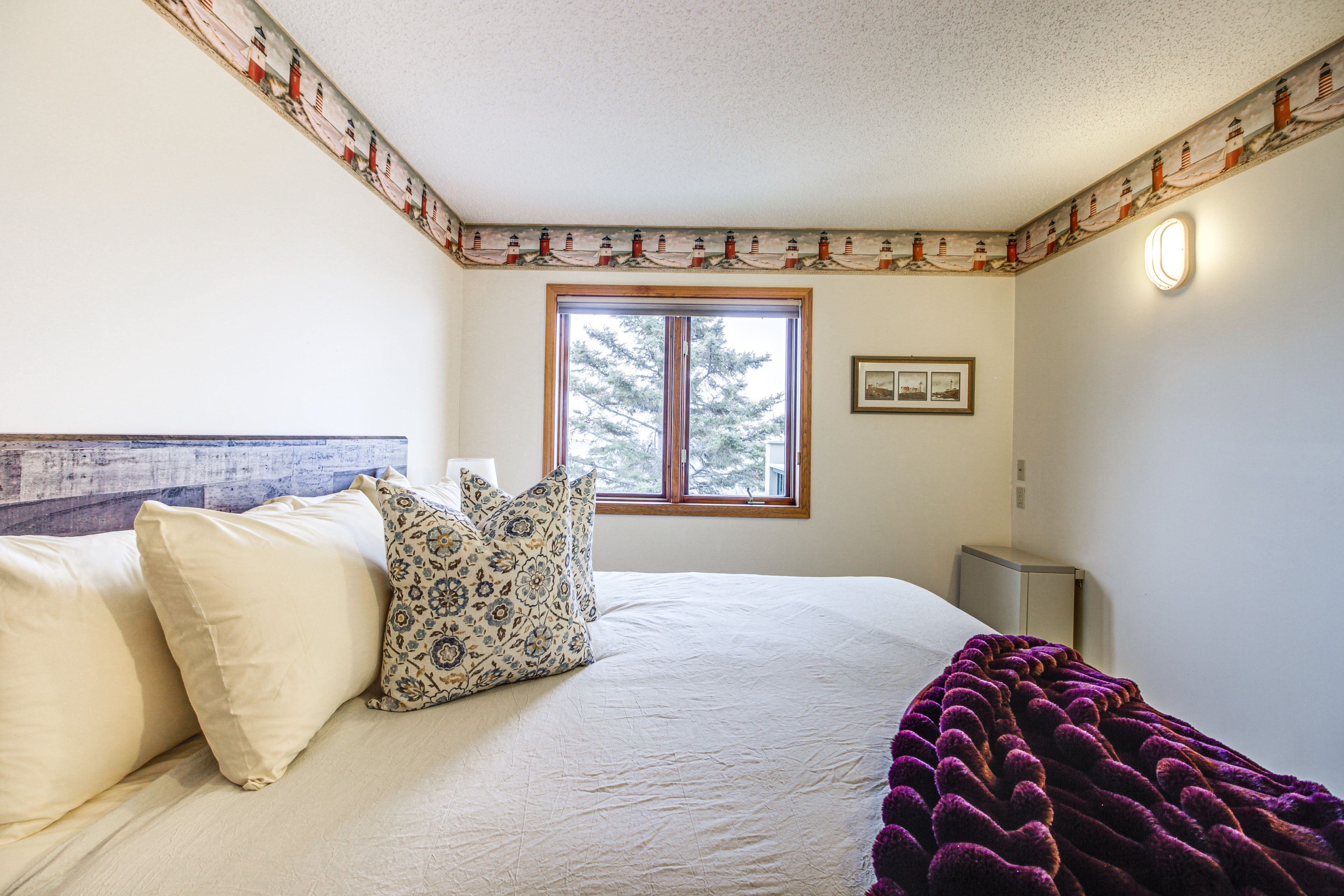 Bedroom 2 | King Bed | 2nd Floor