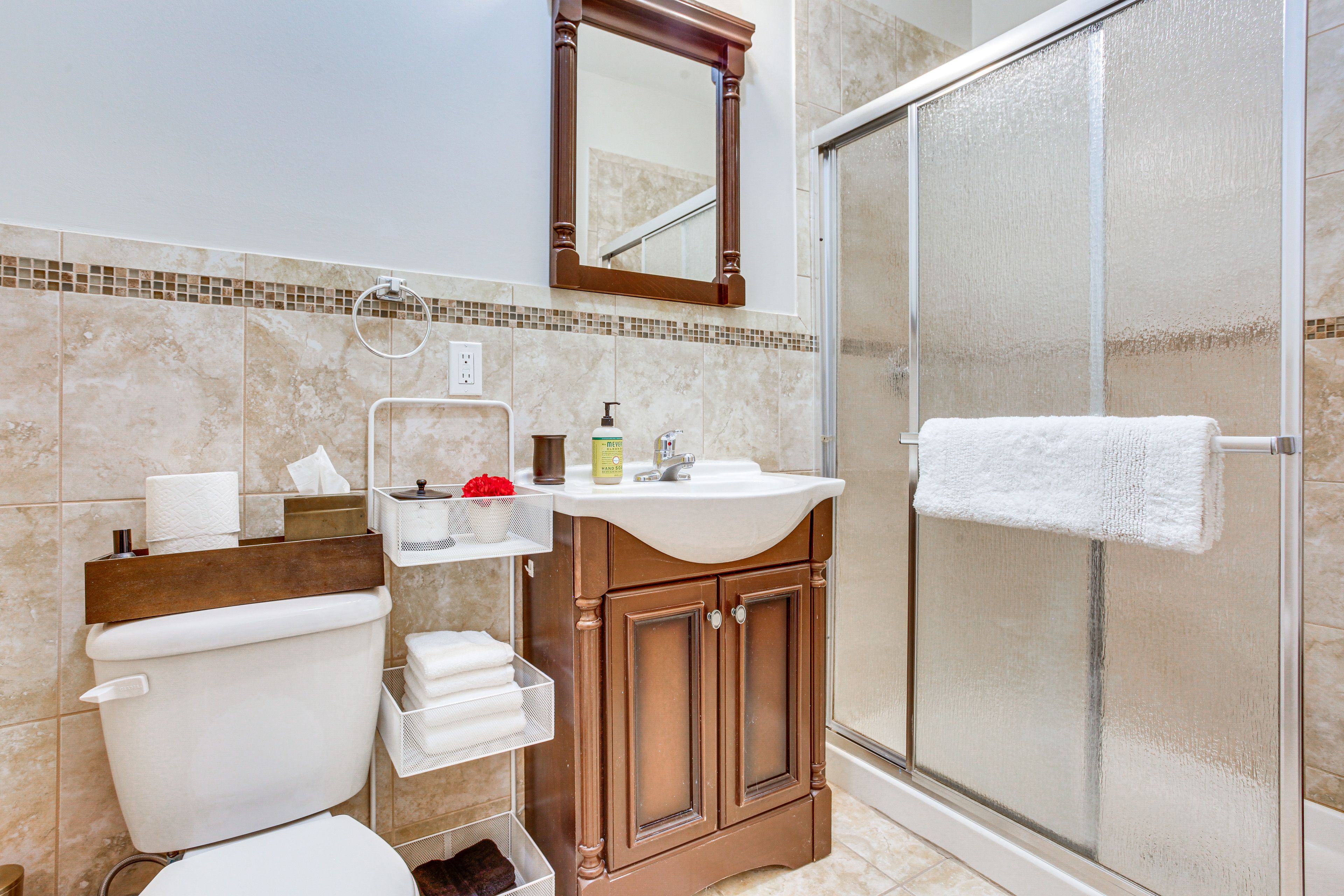 Full Bathroom | Walk-In Shower | Towels Provided