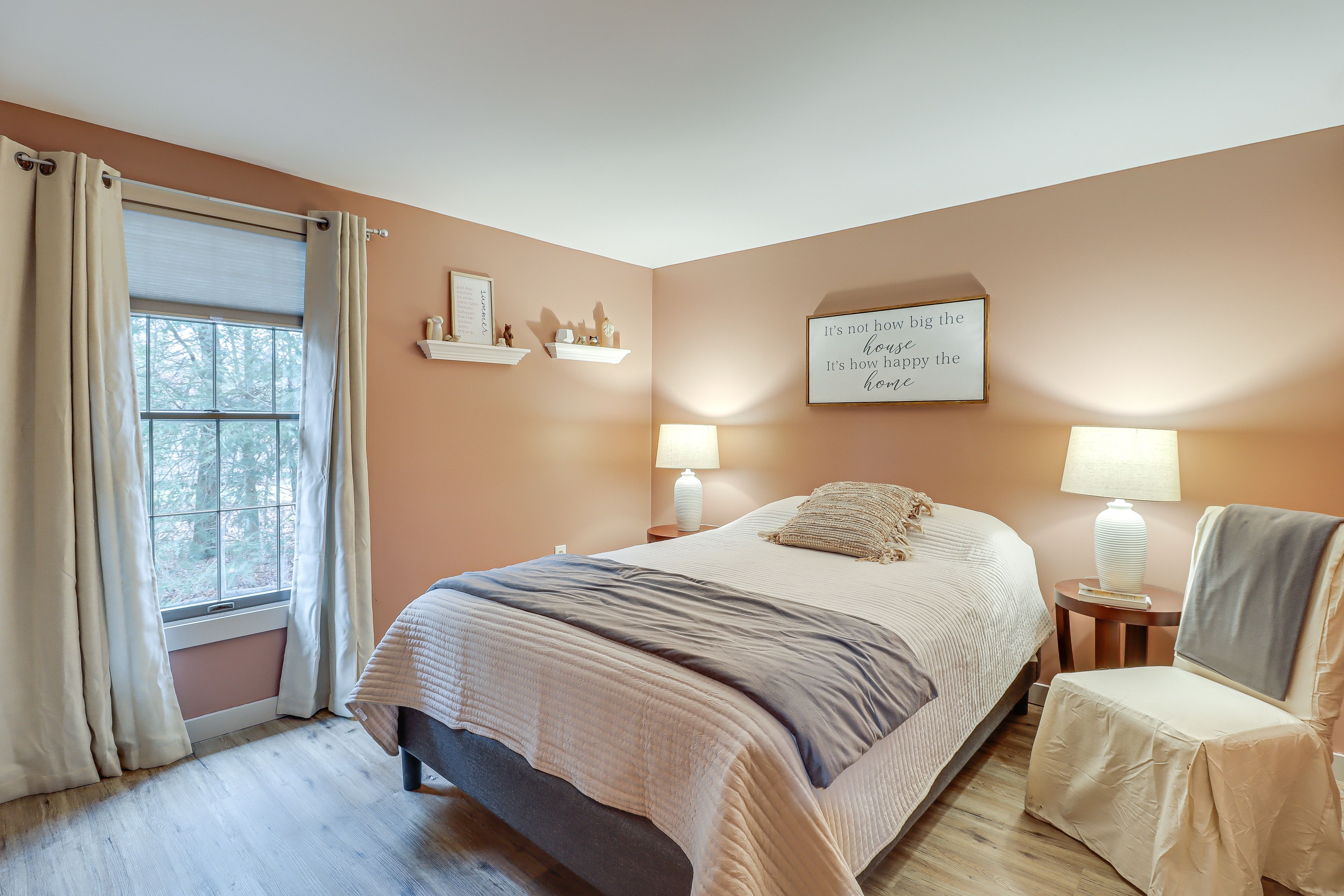 Bedroom 1 | Queen Bed