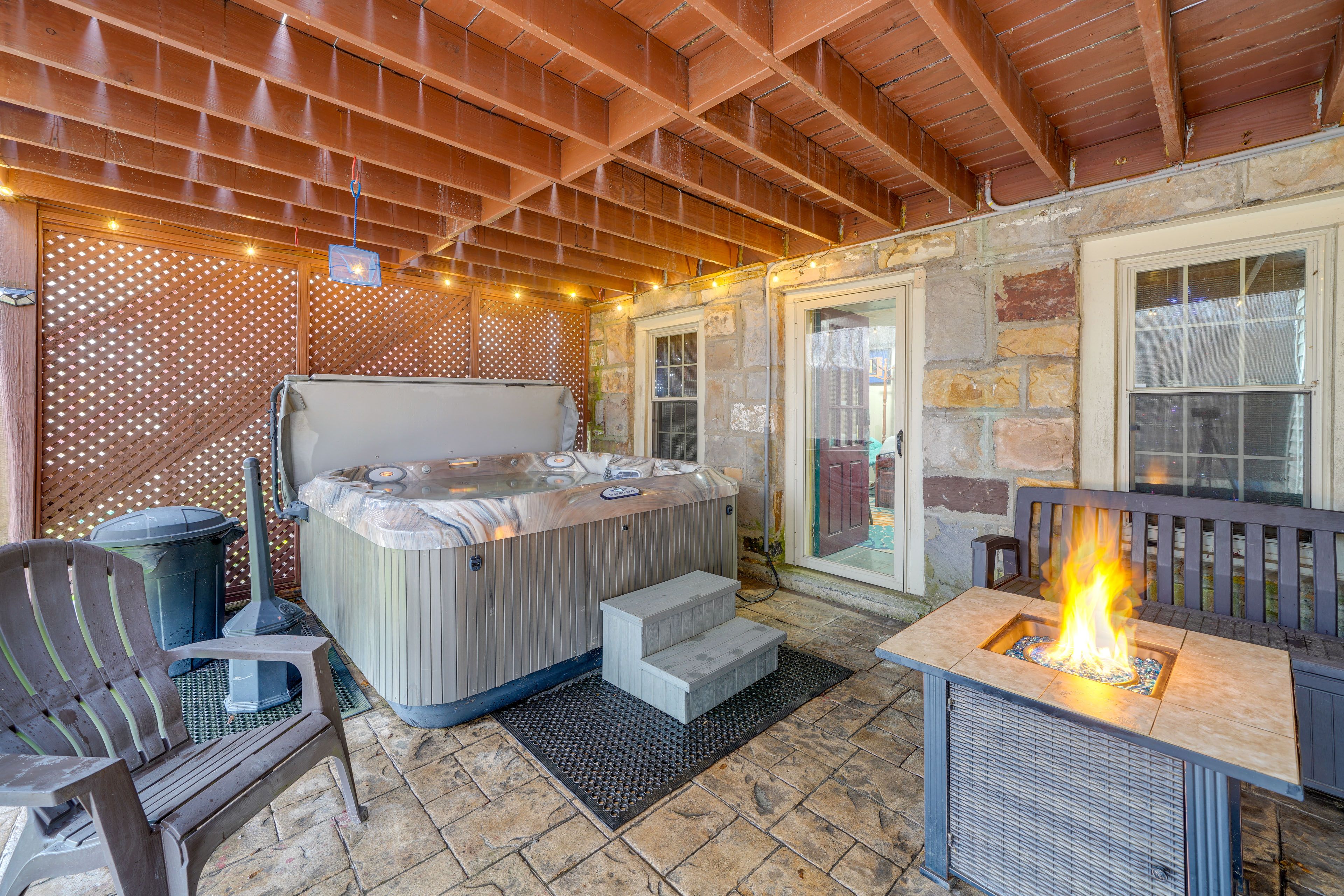 Beckley Vacation Rental | Studio | 1BA | 1,000 Sq Ft | 1 Step to Enter