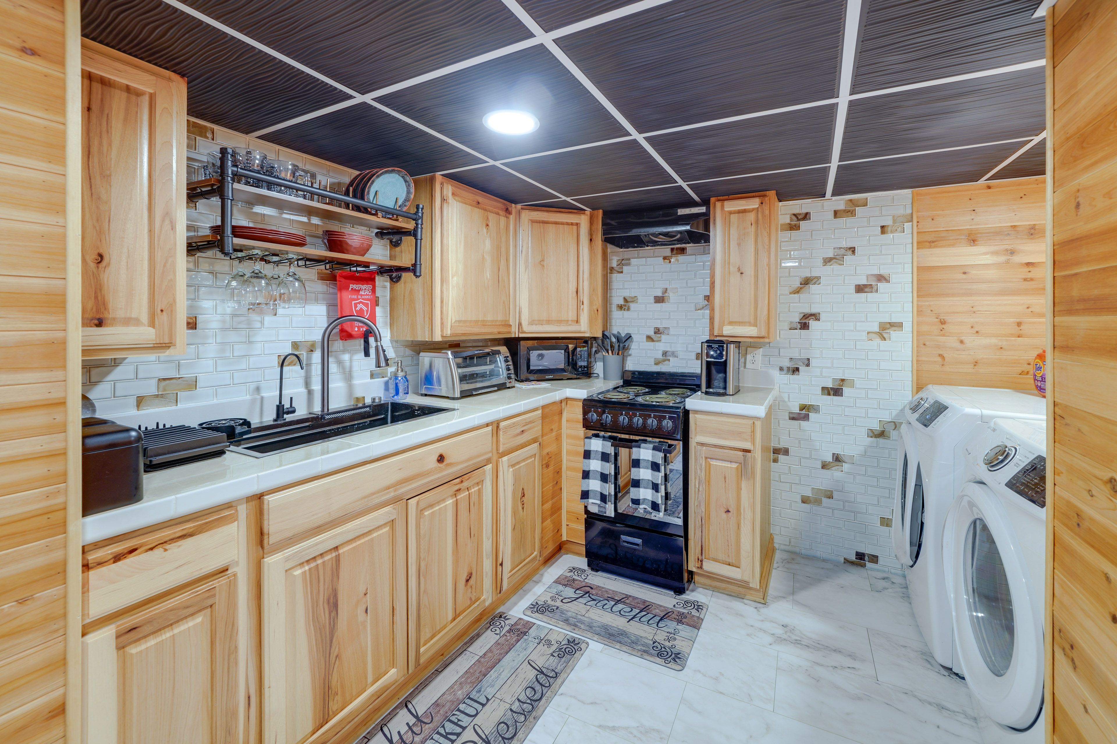 Kitchen | Refrigerator | Microwave | In-Unit Washer/Dryer