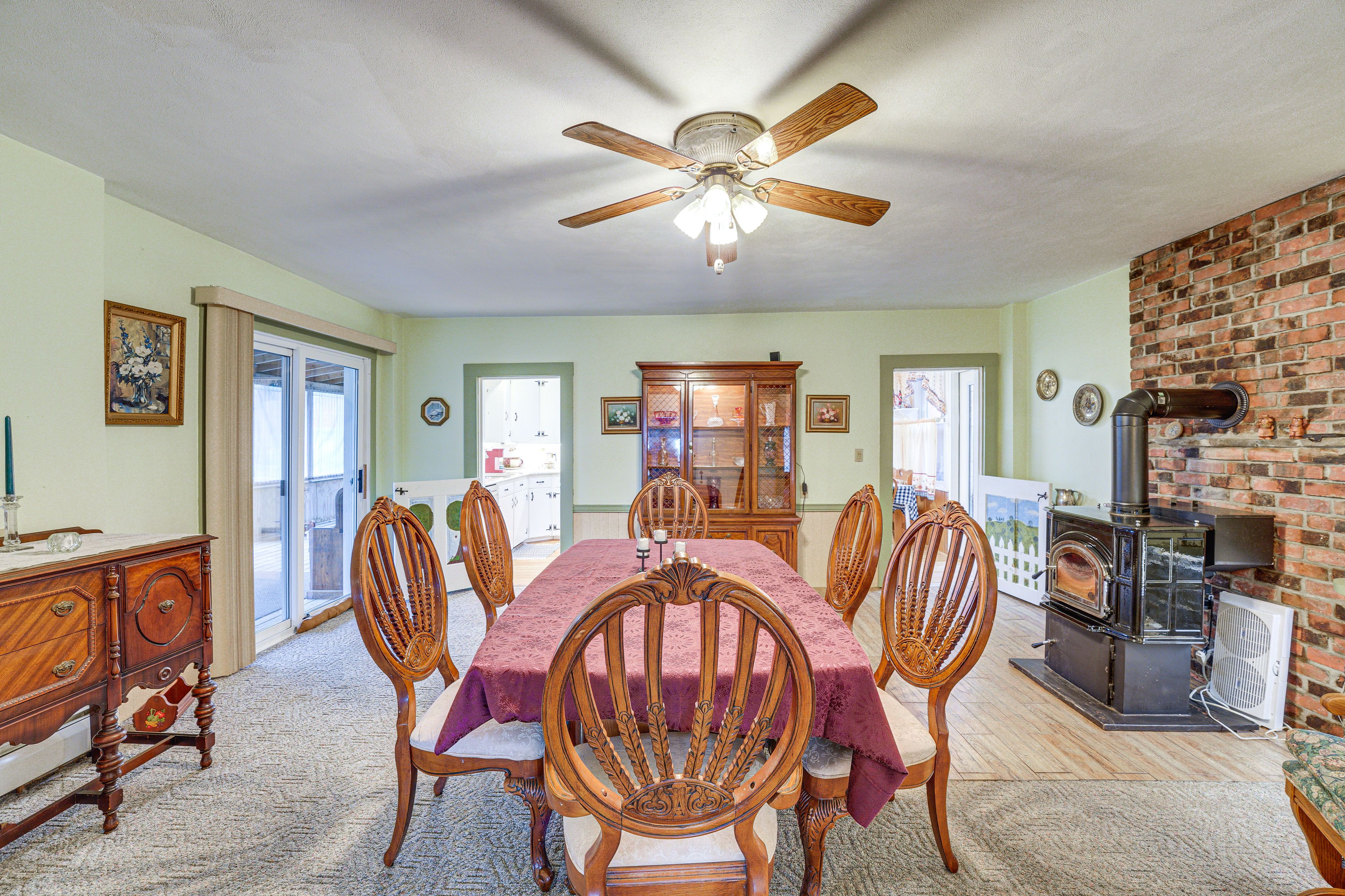 Dining Area | Dishware/Flatware | Trash Bags/Paper Towels