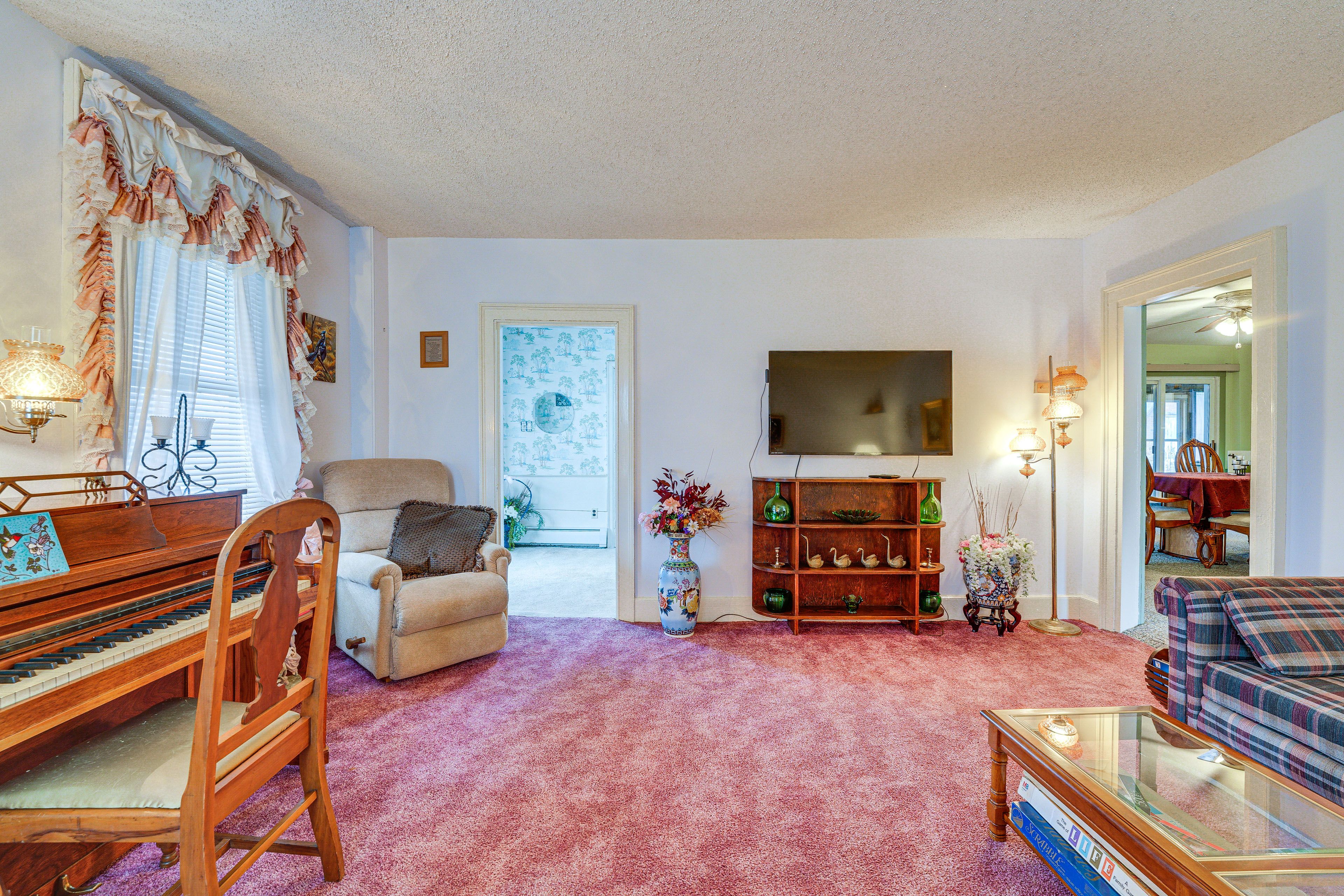 Living Room | Queen Air Mattress | 1st Floor | Smart TV | Upright Piano