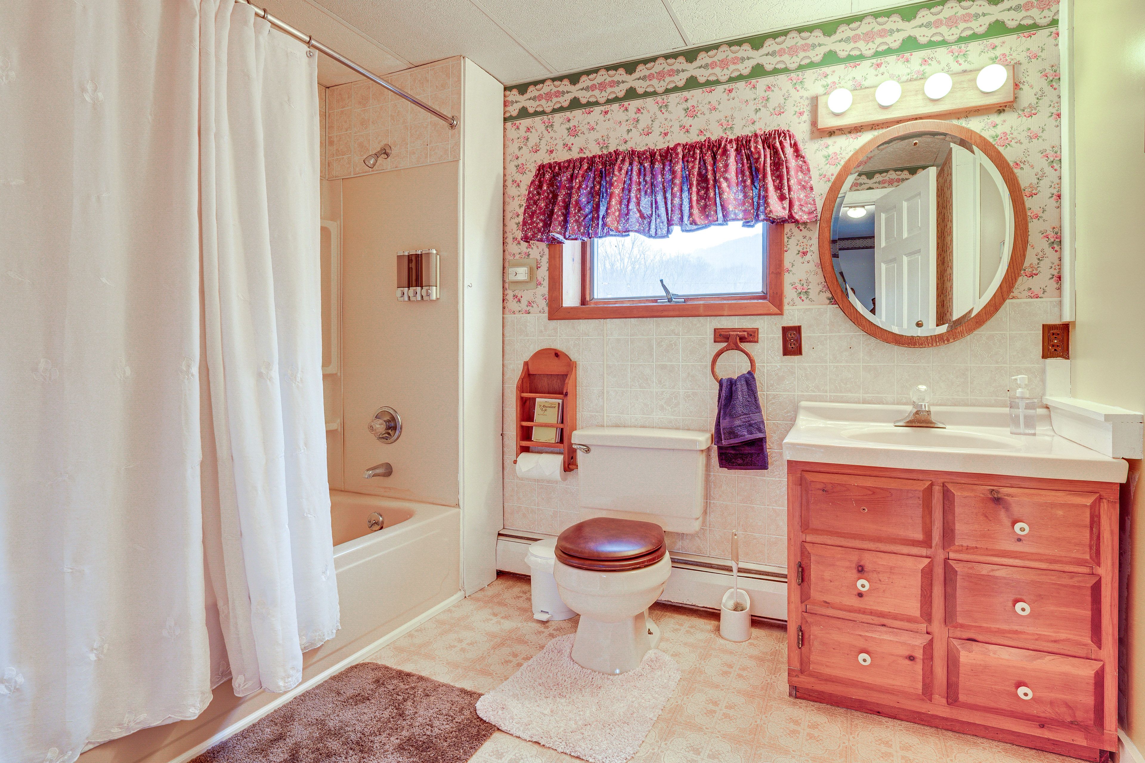 Full Bathroom | 2nd Floor
