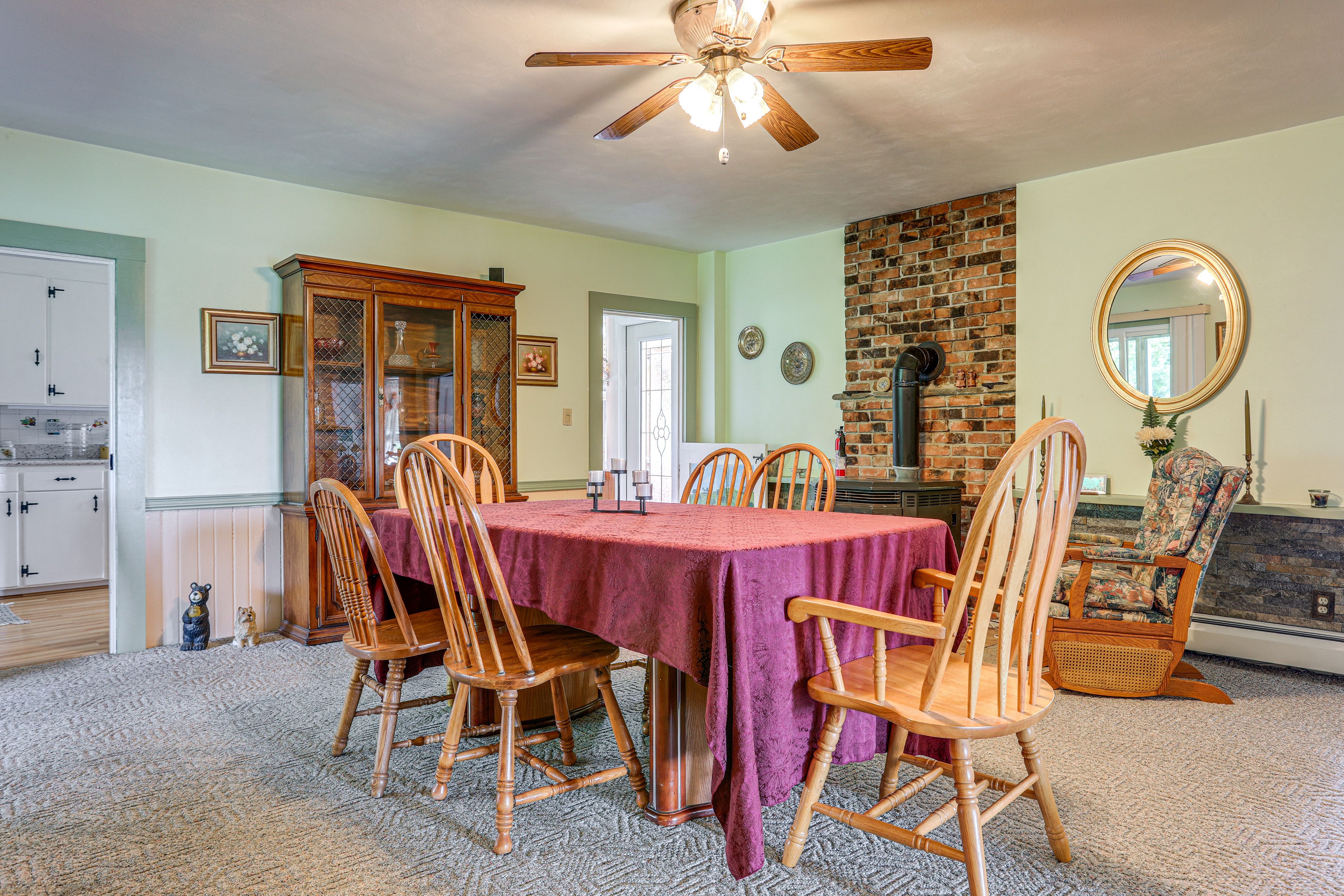 Dining Area | Dishware/Flatware | Trash Bags/Paper Towels