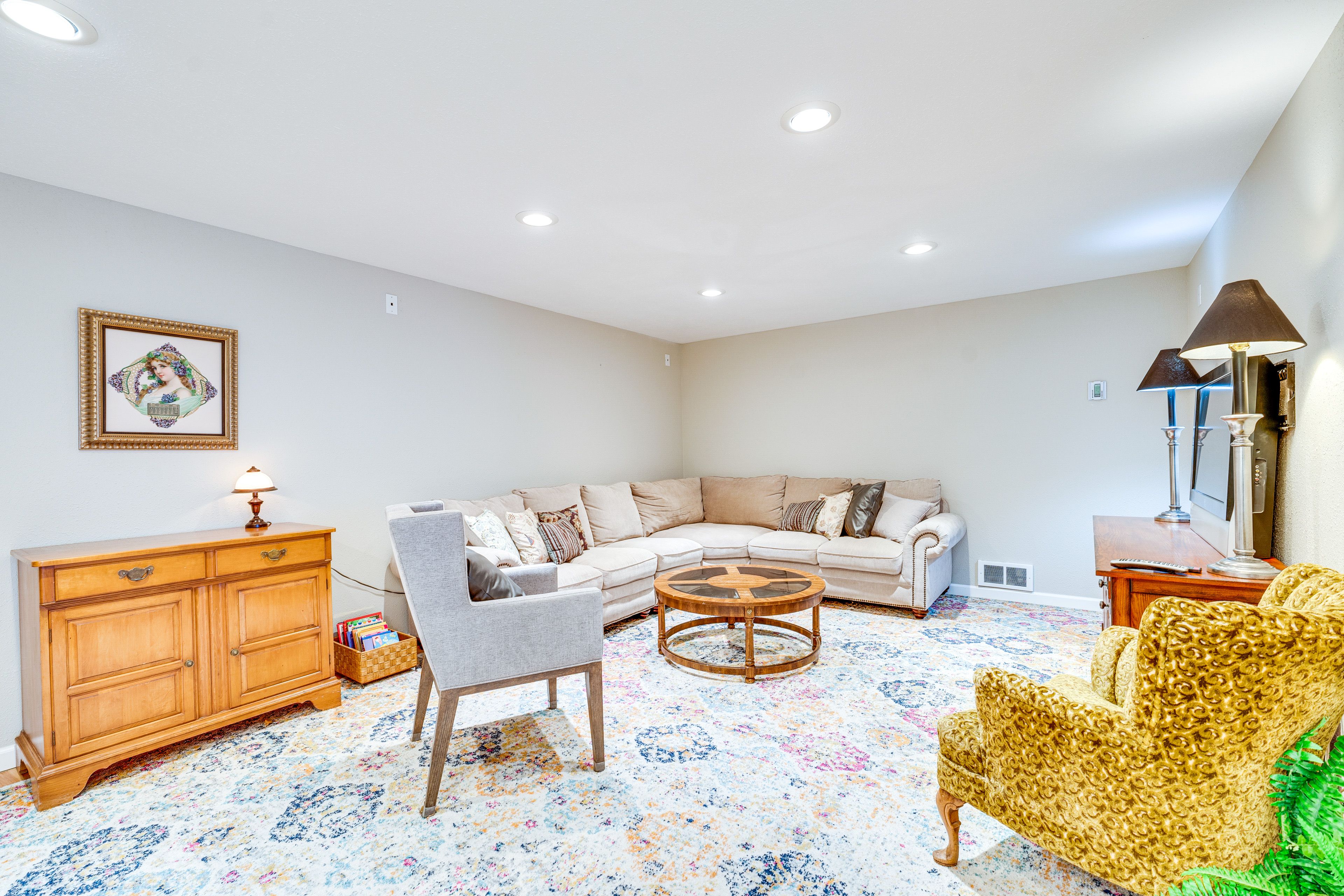 Bonus Living Area | Smart TV
