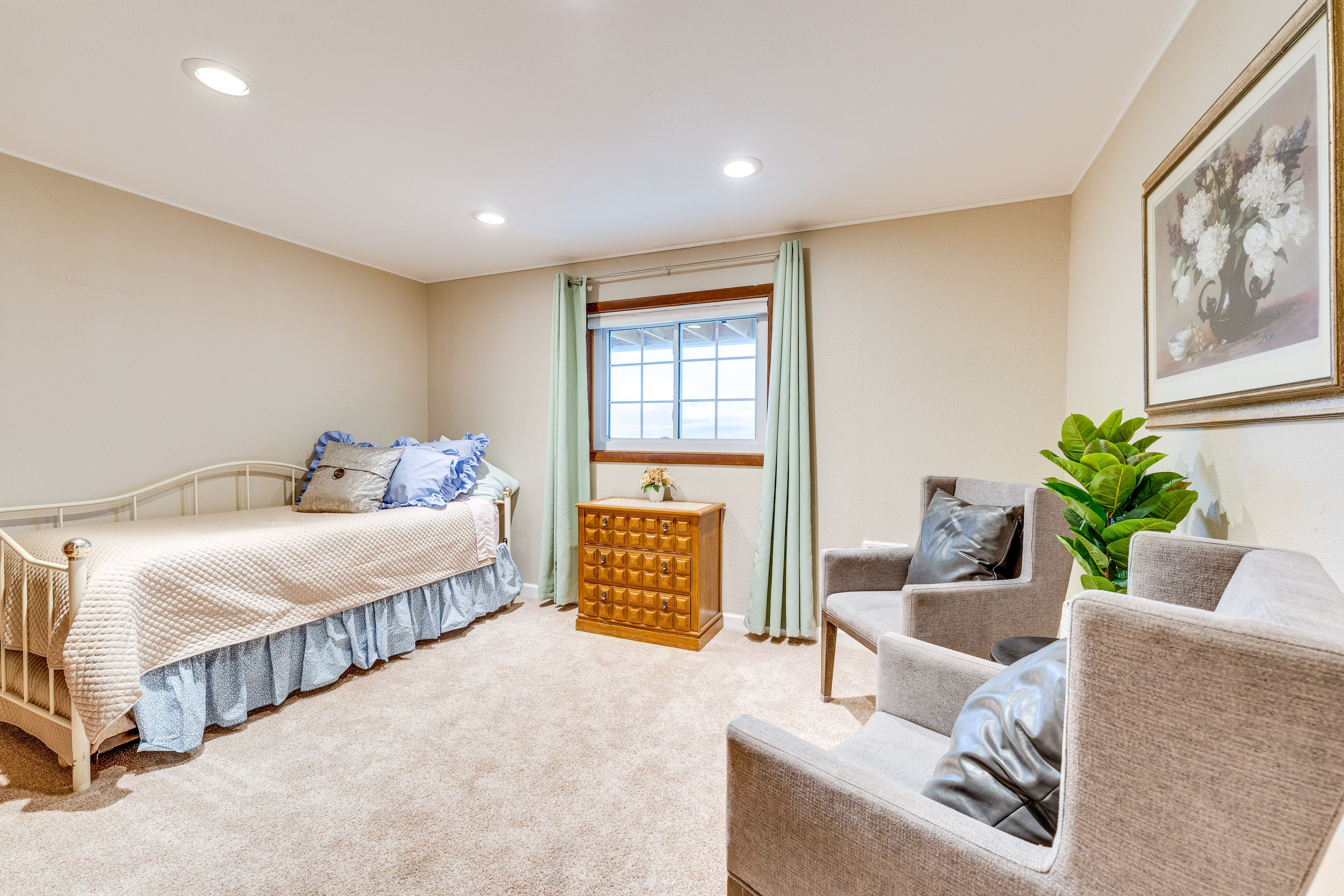 Bedroom 3 | Twin Daybed w/ Twin Trundle