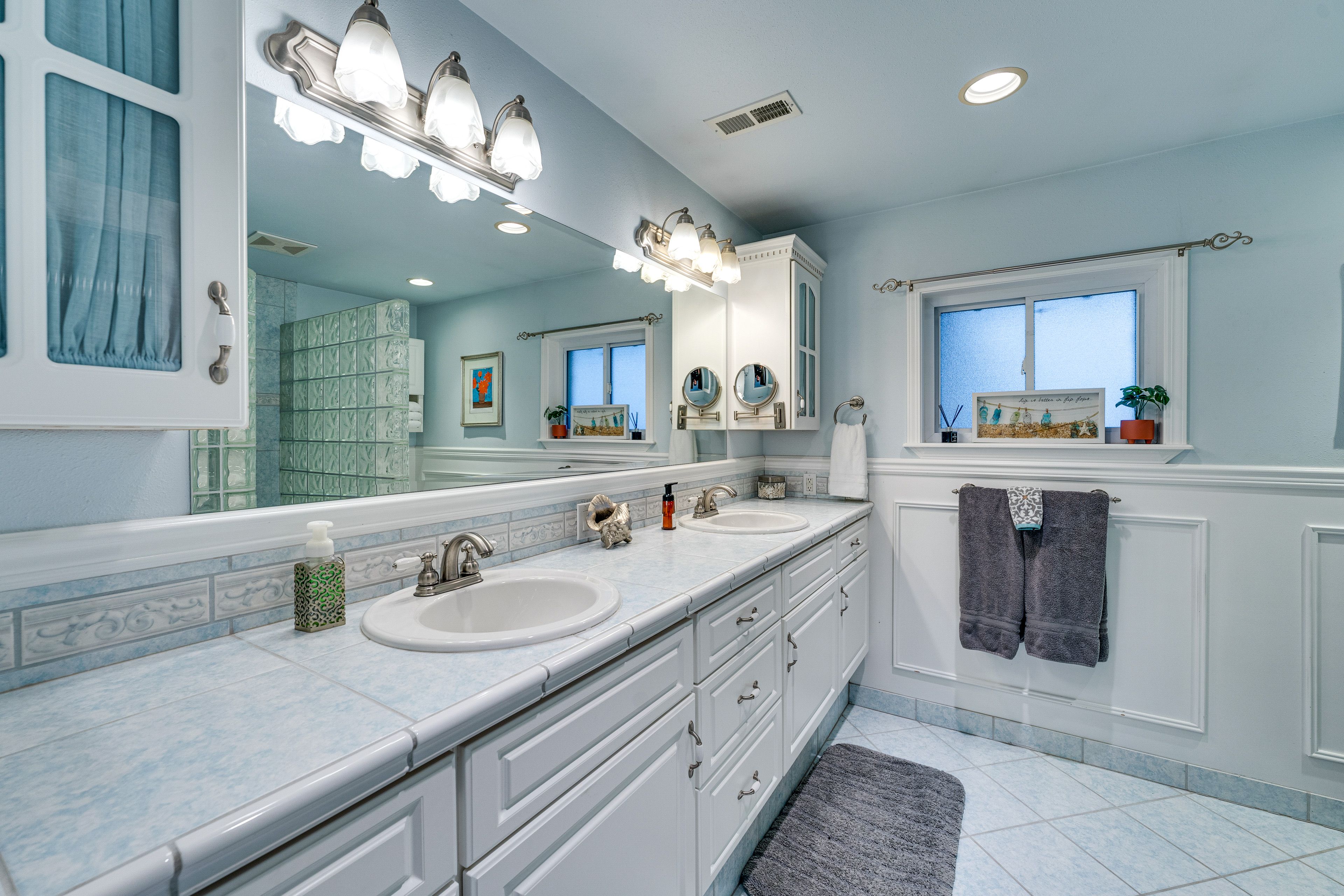 En-Suite Bathroom | Towels Provided