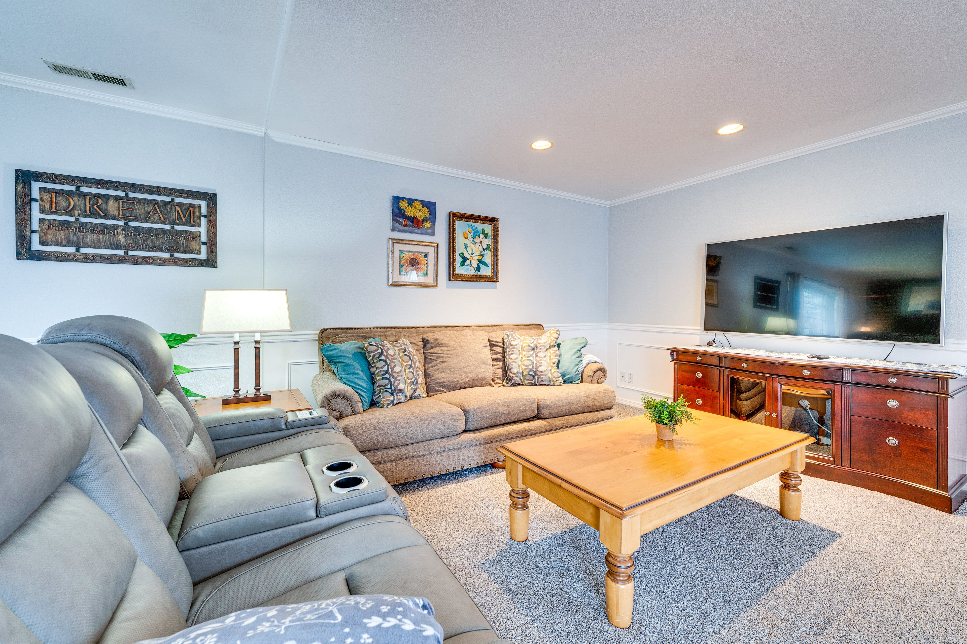 Living Room | Smart TV