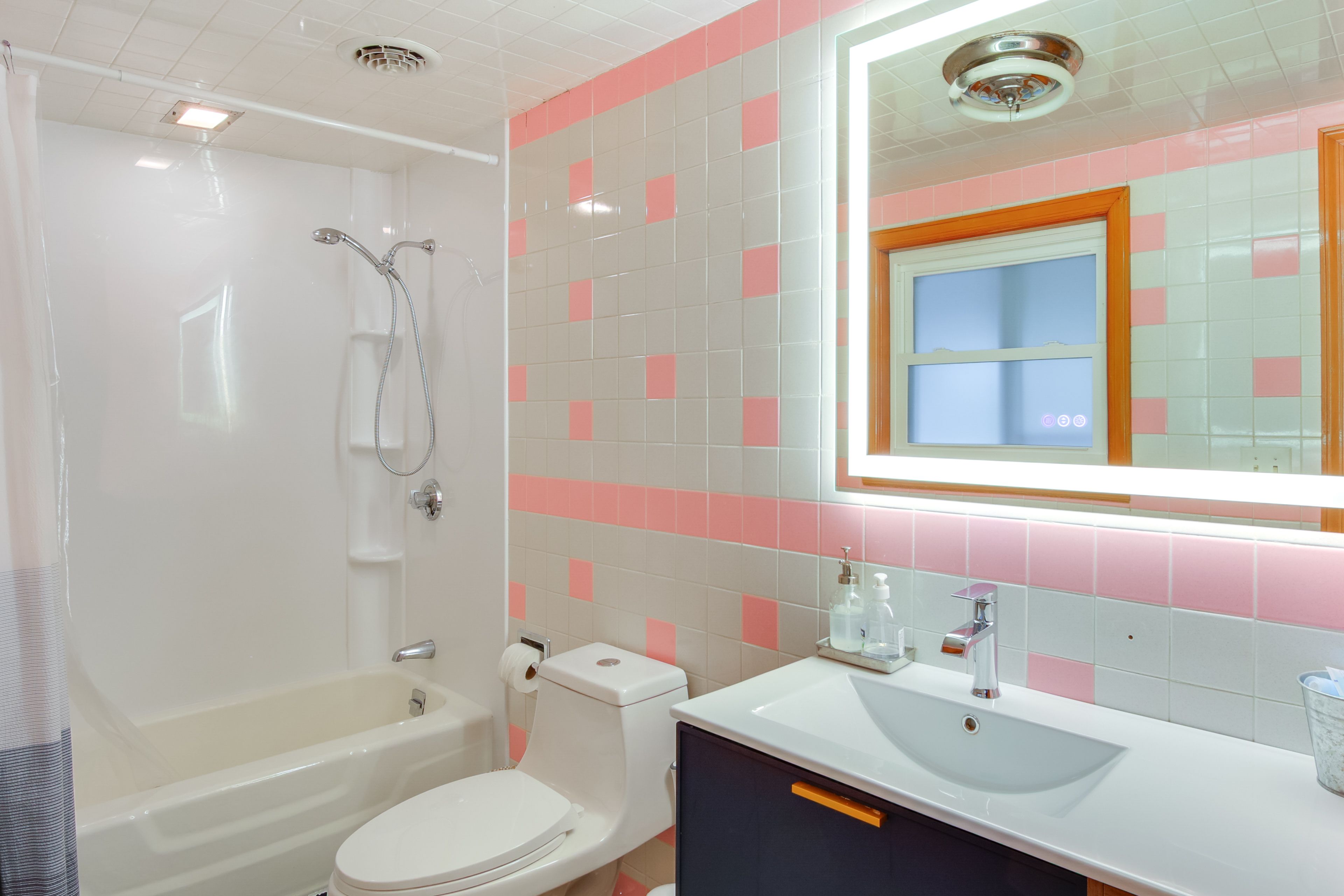 Full Bath | Towels | Hair Dryer