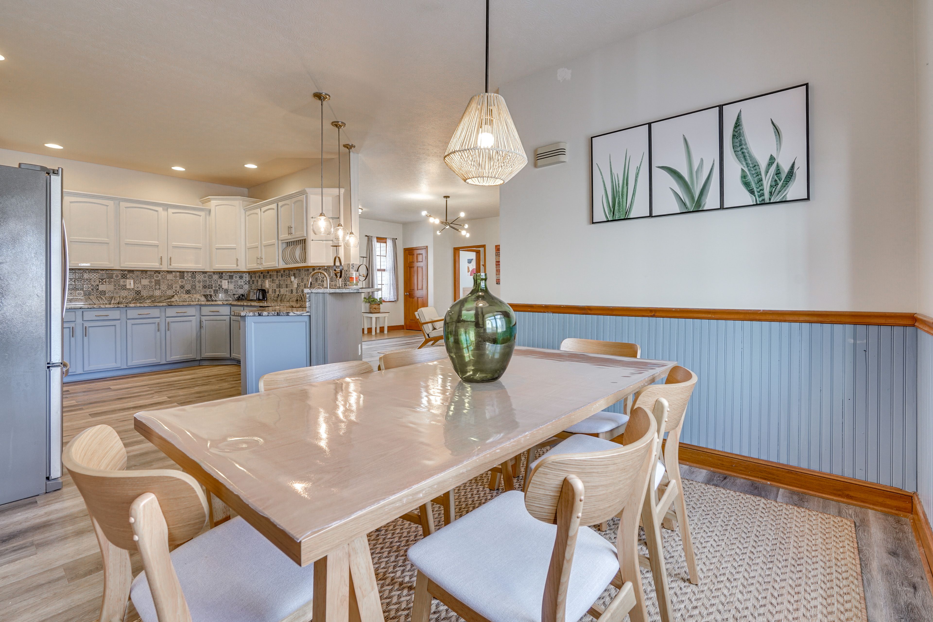 Dining Area | Dishware/Flatware Provided | 2nd Floor