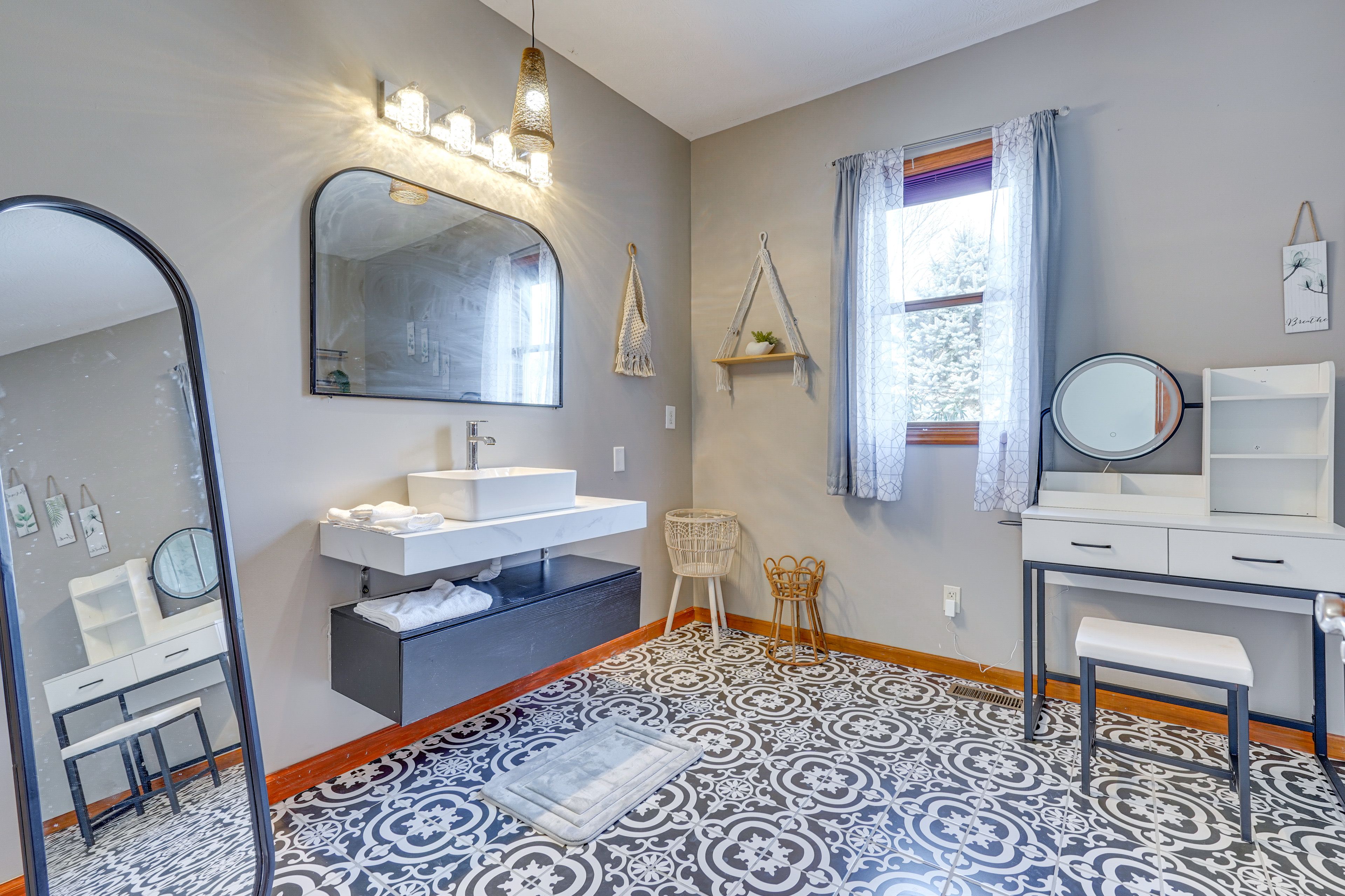 En-Suite Bathroom | Shower | Complimentary Toiletries | 2nd Floor