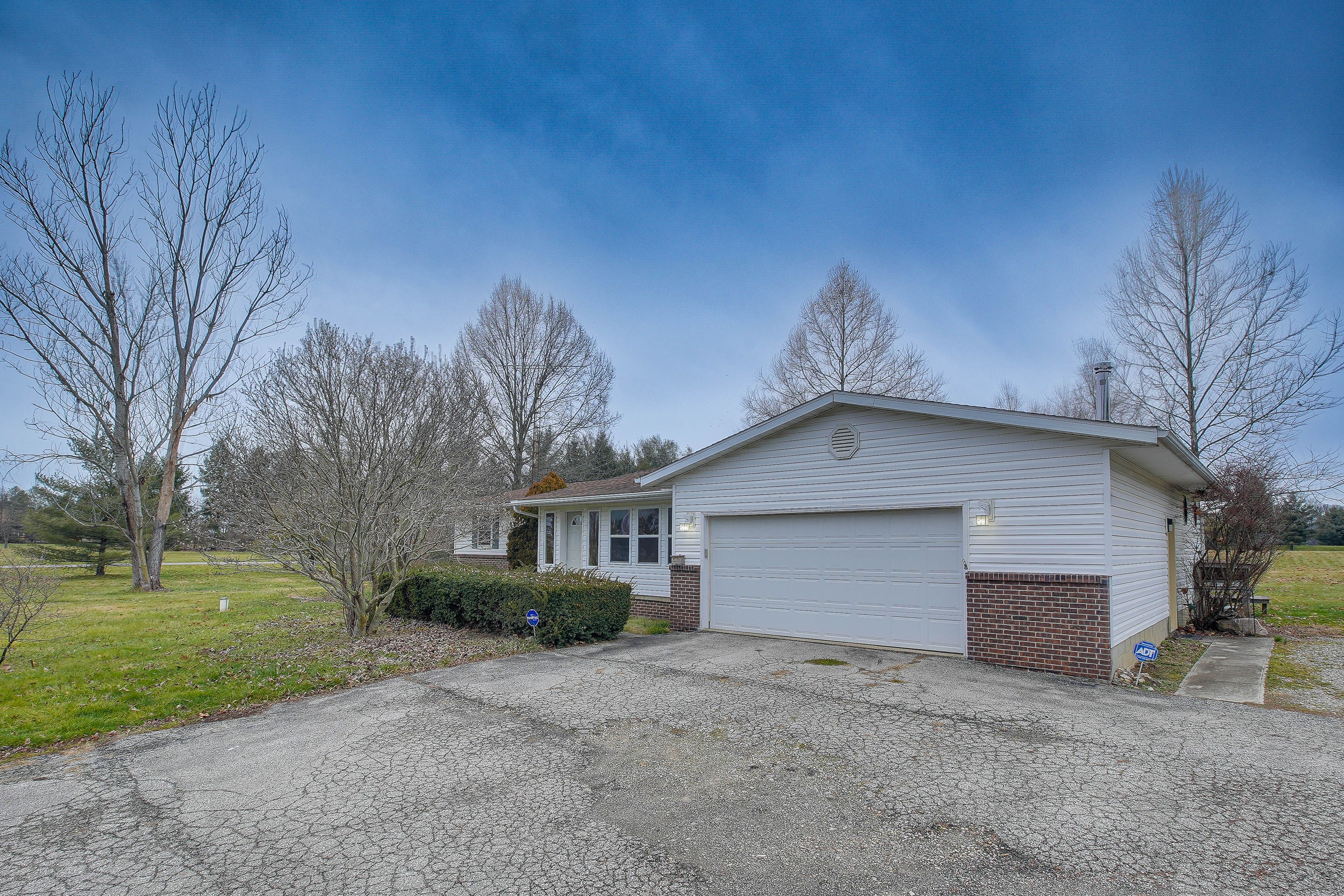 Parking | Garage (2 Vehicles) | Driveway (6 Vehicles) | RV/Trailer Parking