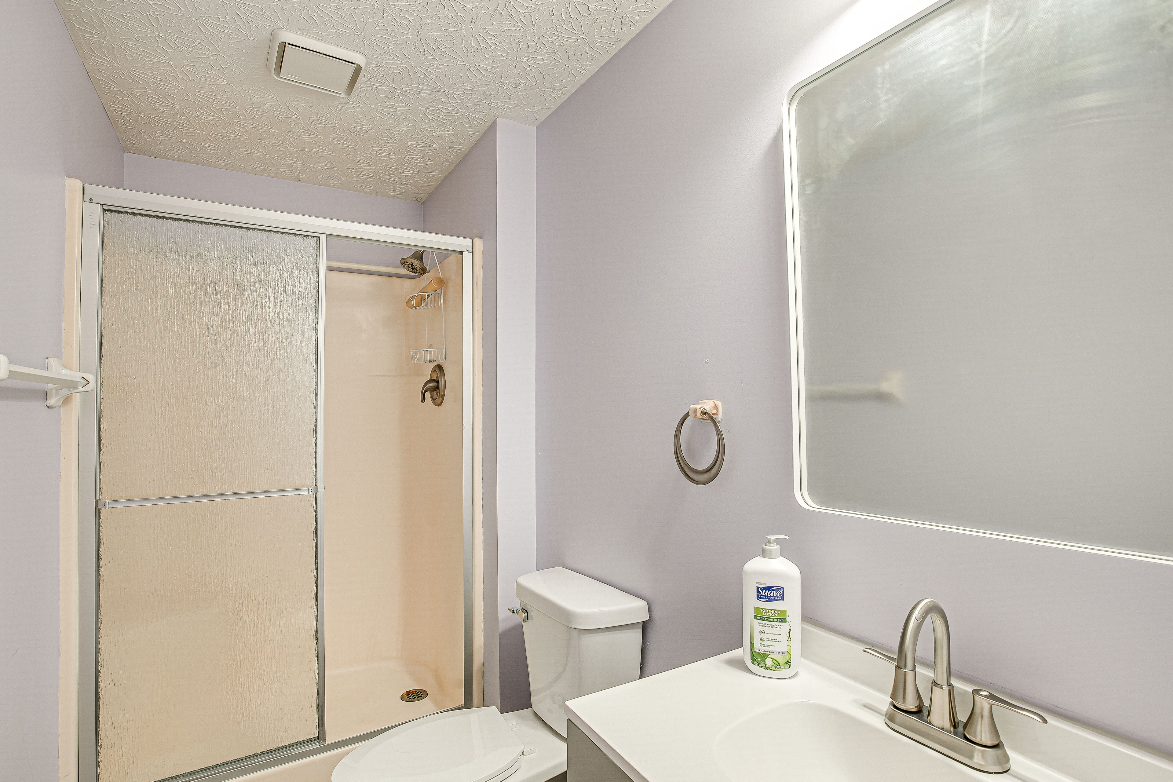 Full Bathroom | Towels Provided