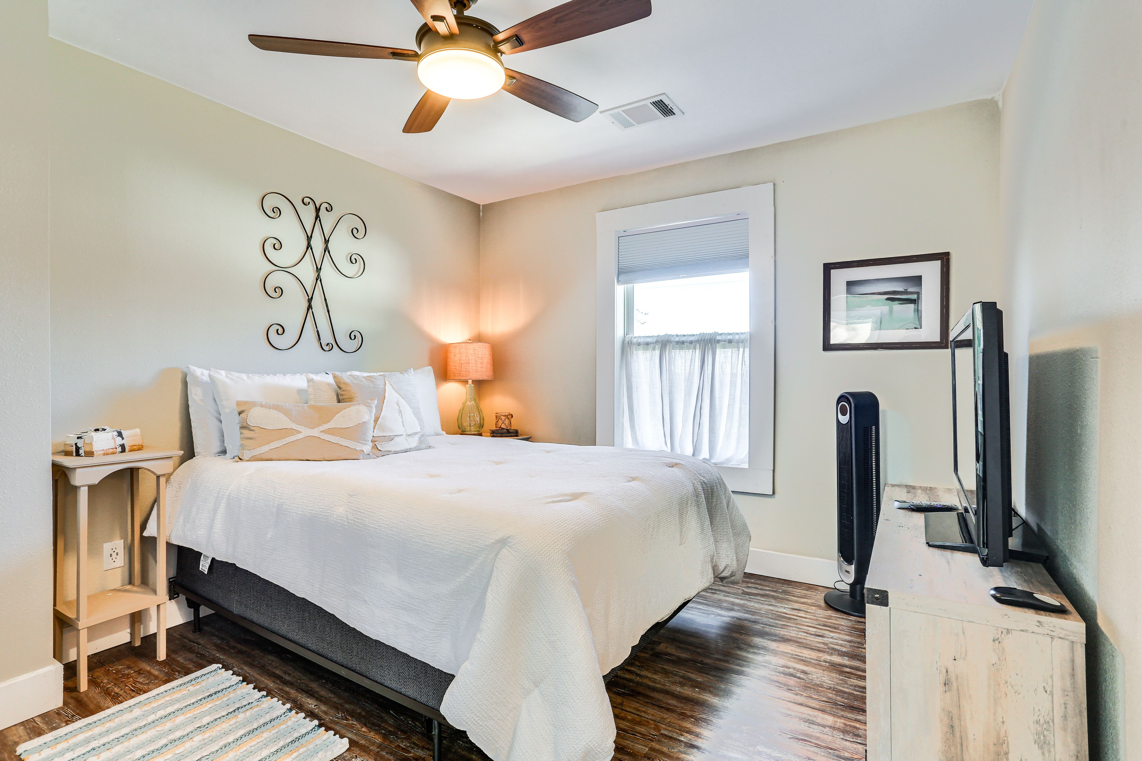Bedroom 2 | 2nd Floor | Queen Bed