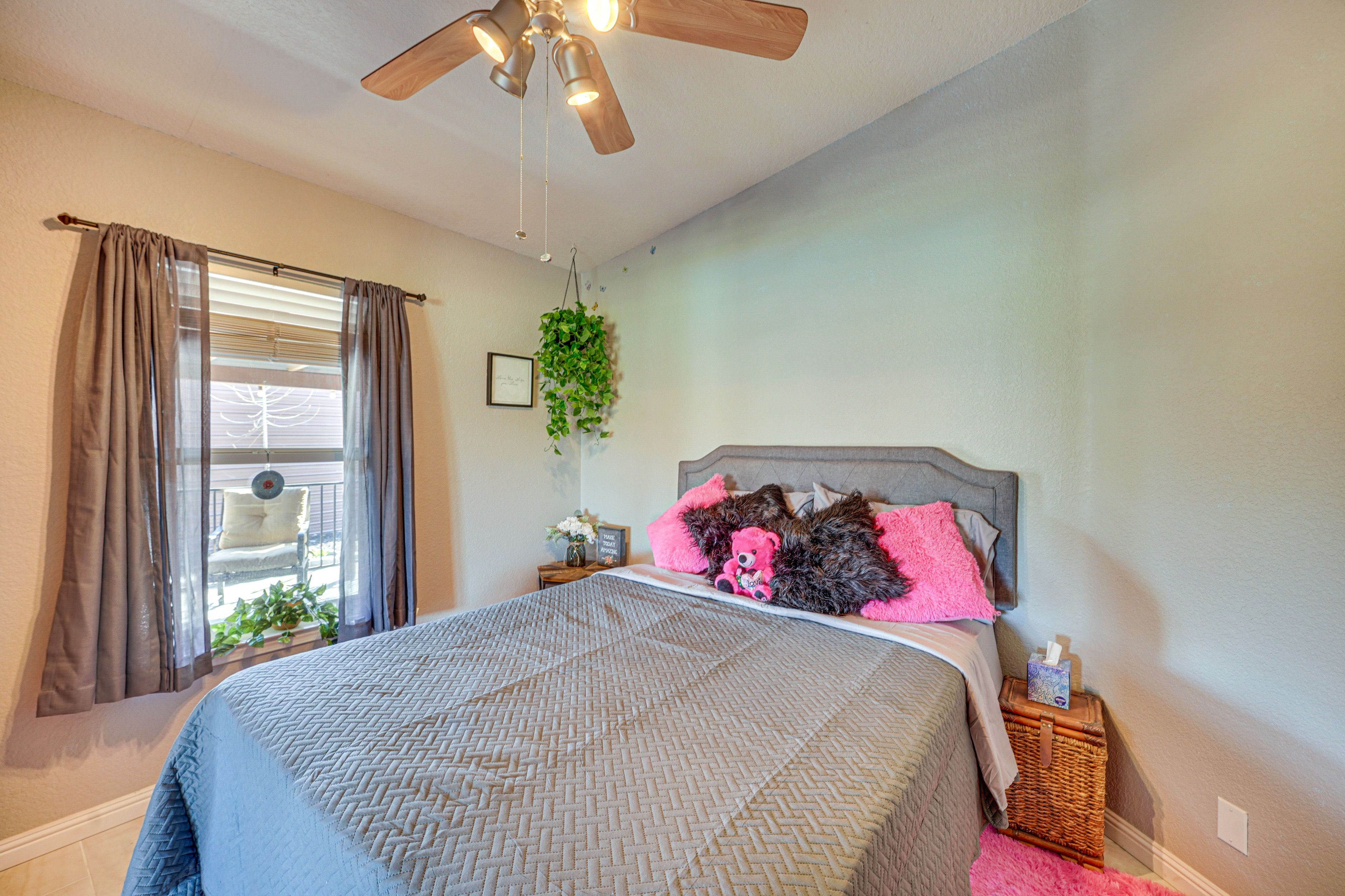 Bedroom 2 | Queen Bed