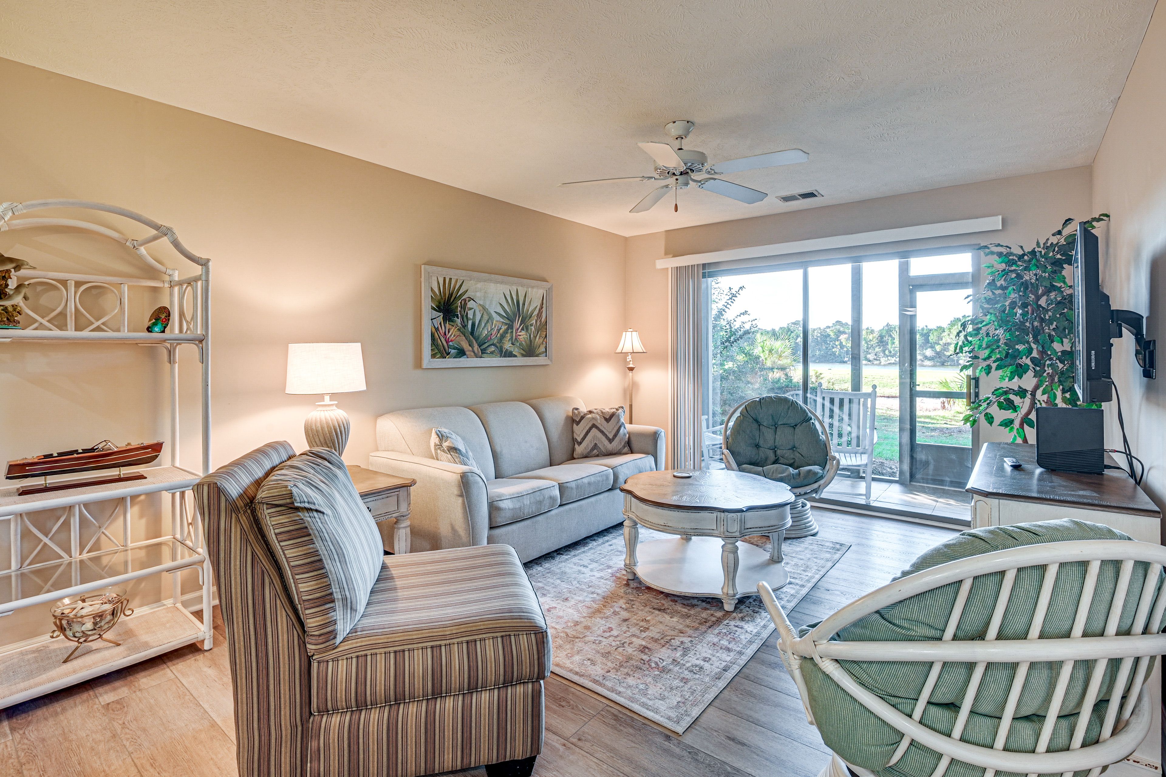 Living Room | Sleeper Sofa | Smart TV | Central A/C | Keyless Entry