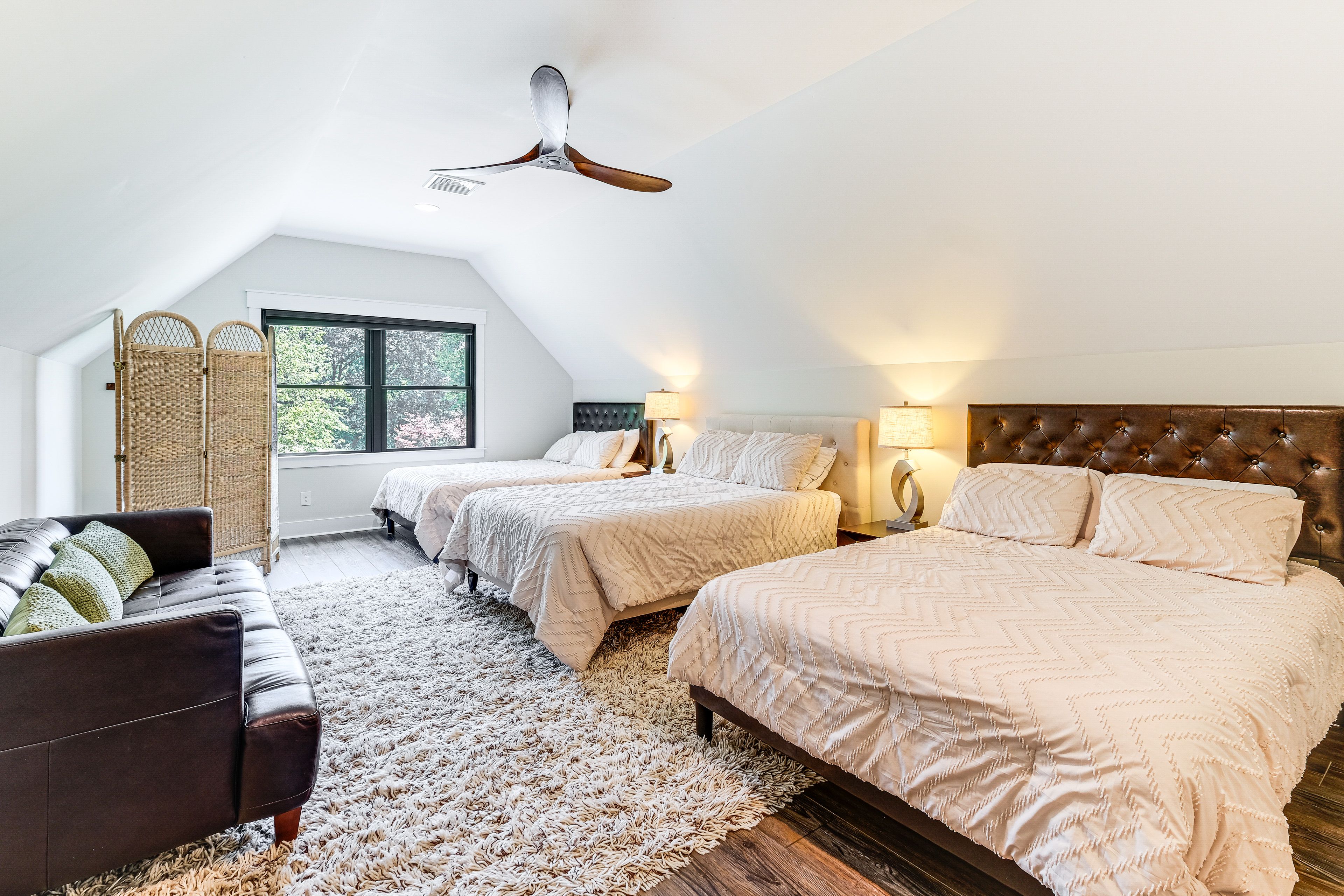 Bedroom 5 | 2nd Floor | 3 Queen Beds