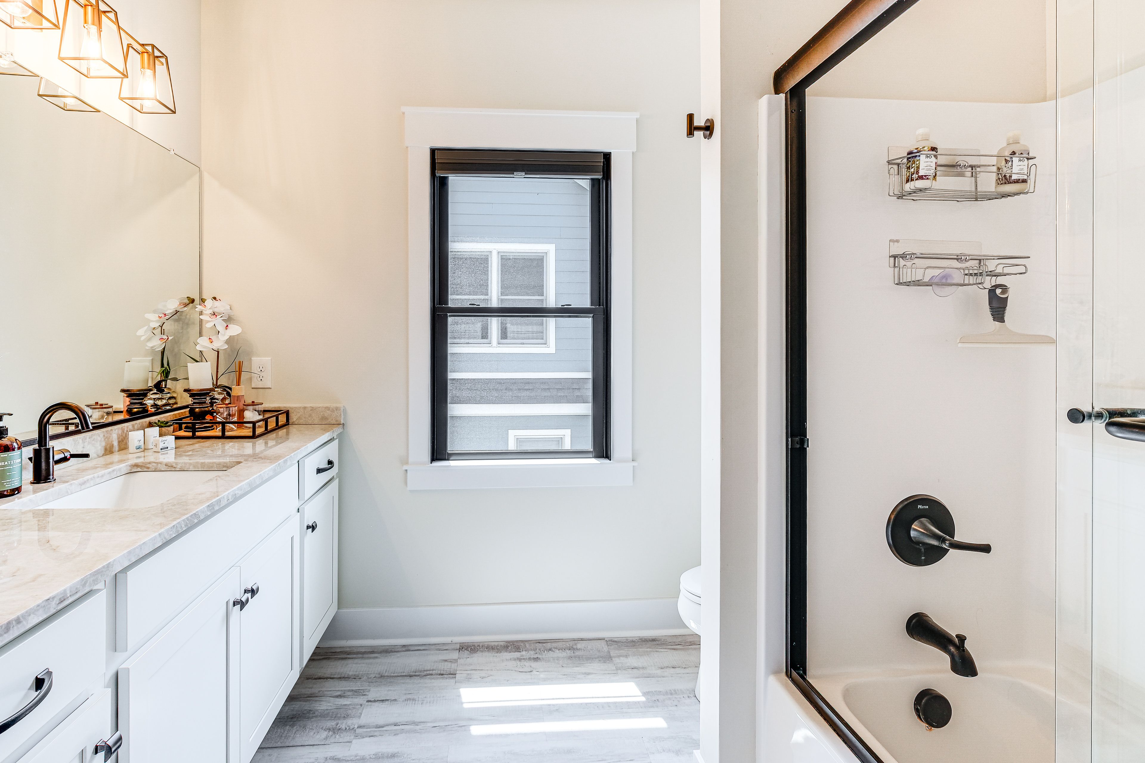 Full Bathroom | 2nd Floor