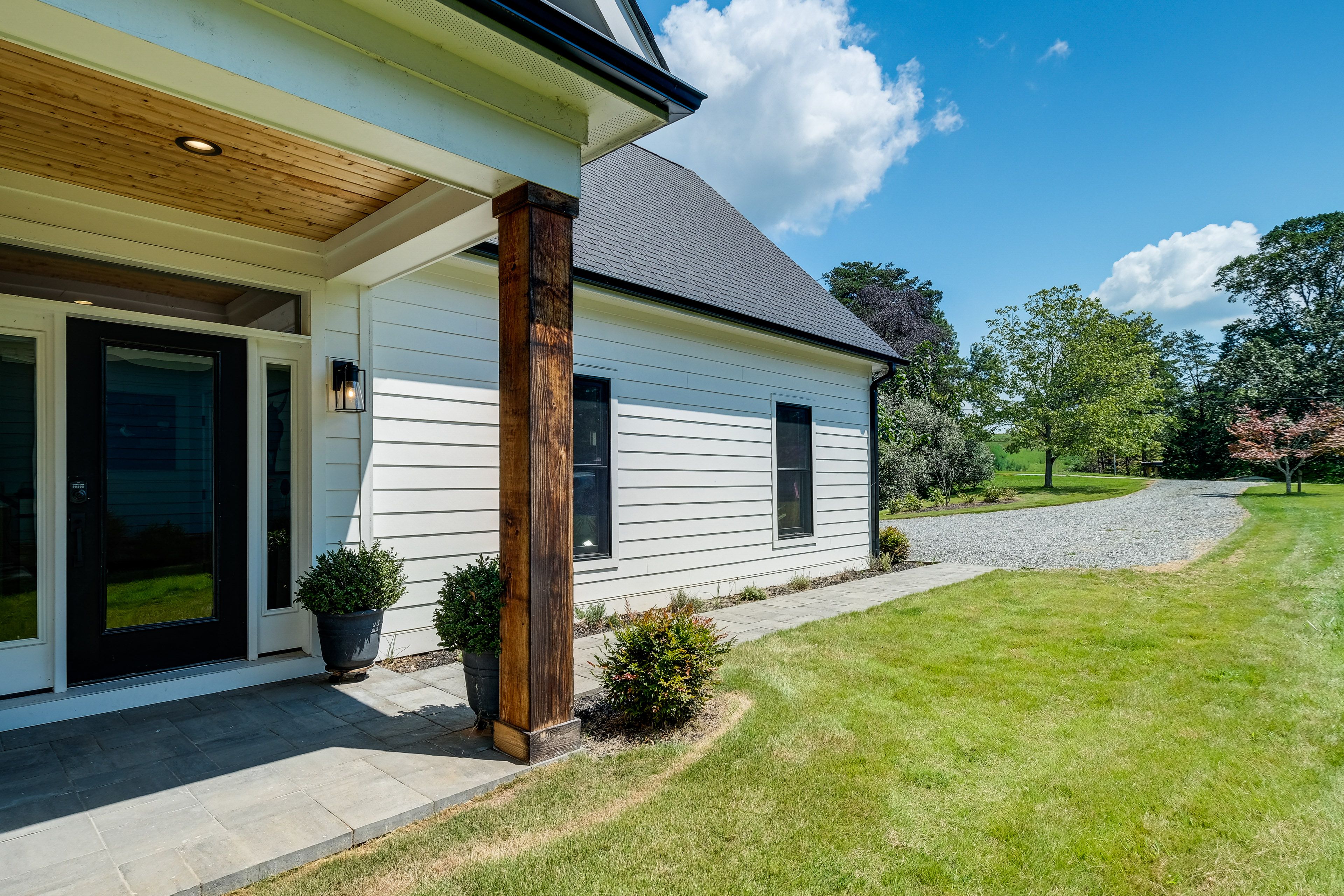 Parking | Driveway (5 Vehicles) | EV Charger