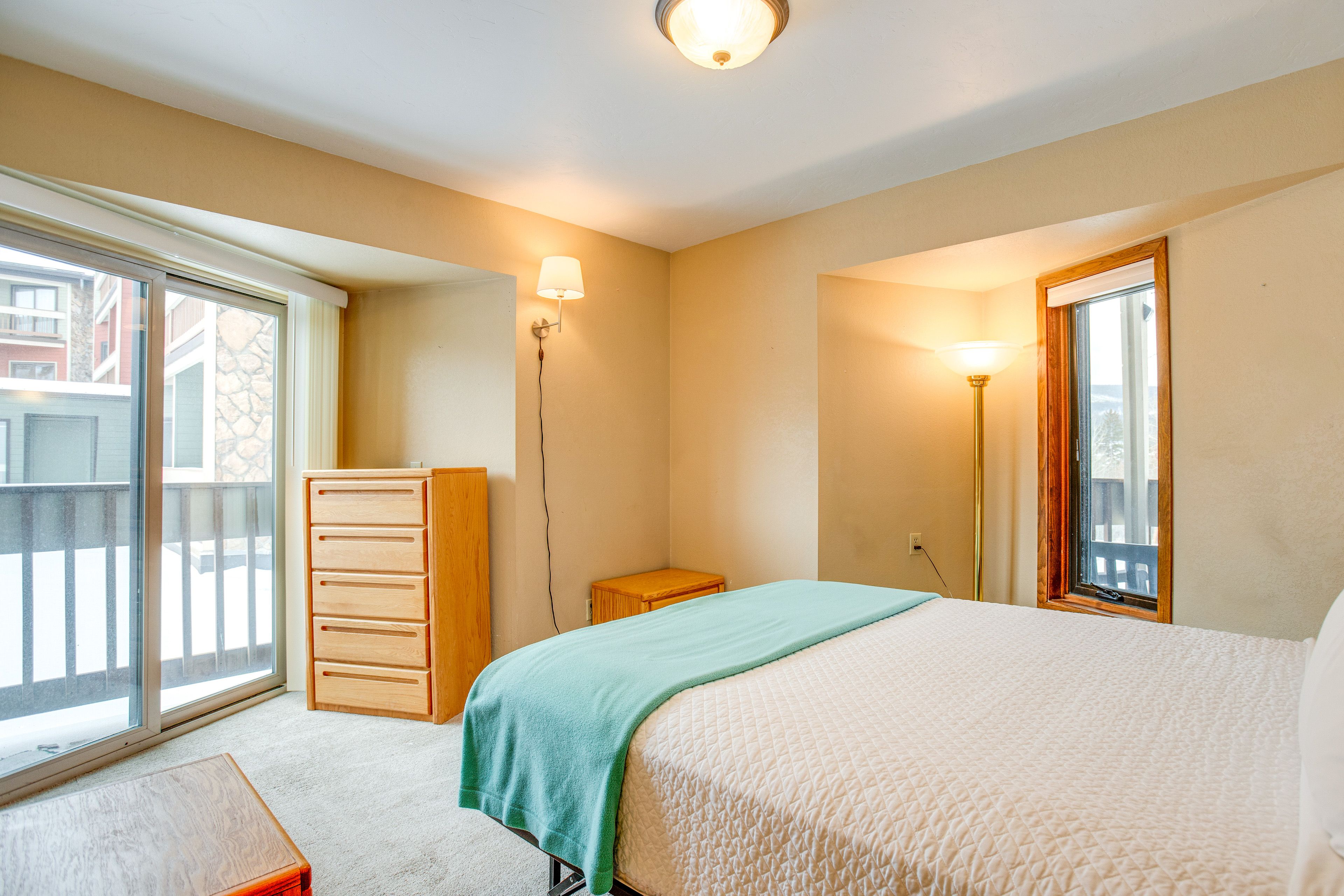 Bedroom 2 | Queen Bed