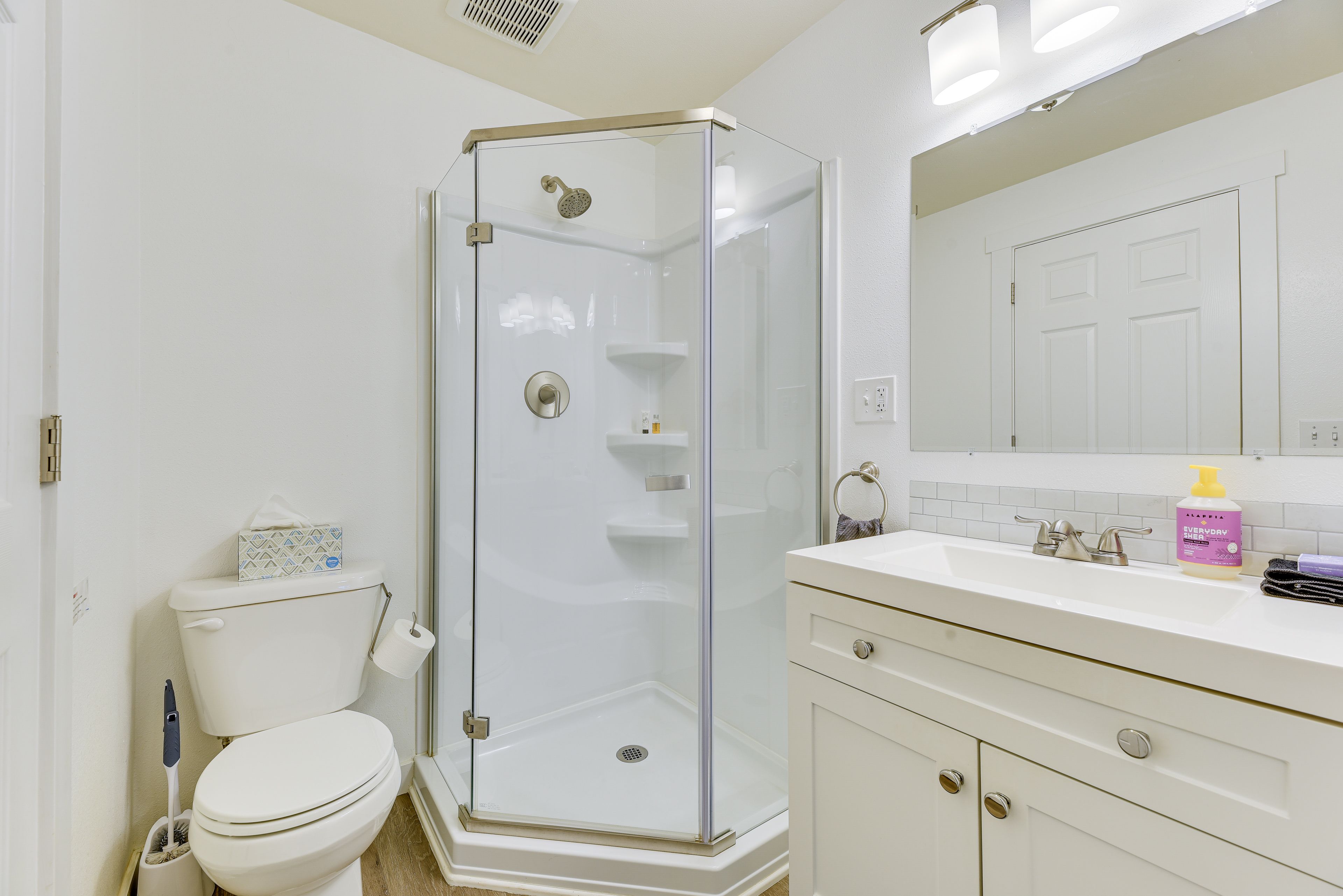 Full Bathroom | Complimentary Toiletries