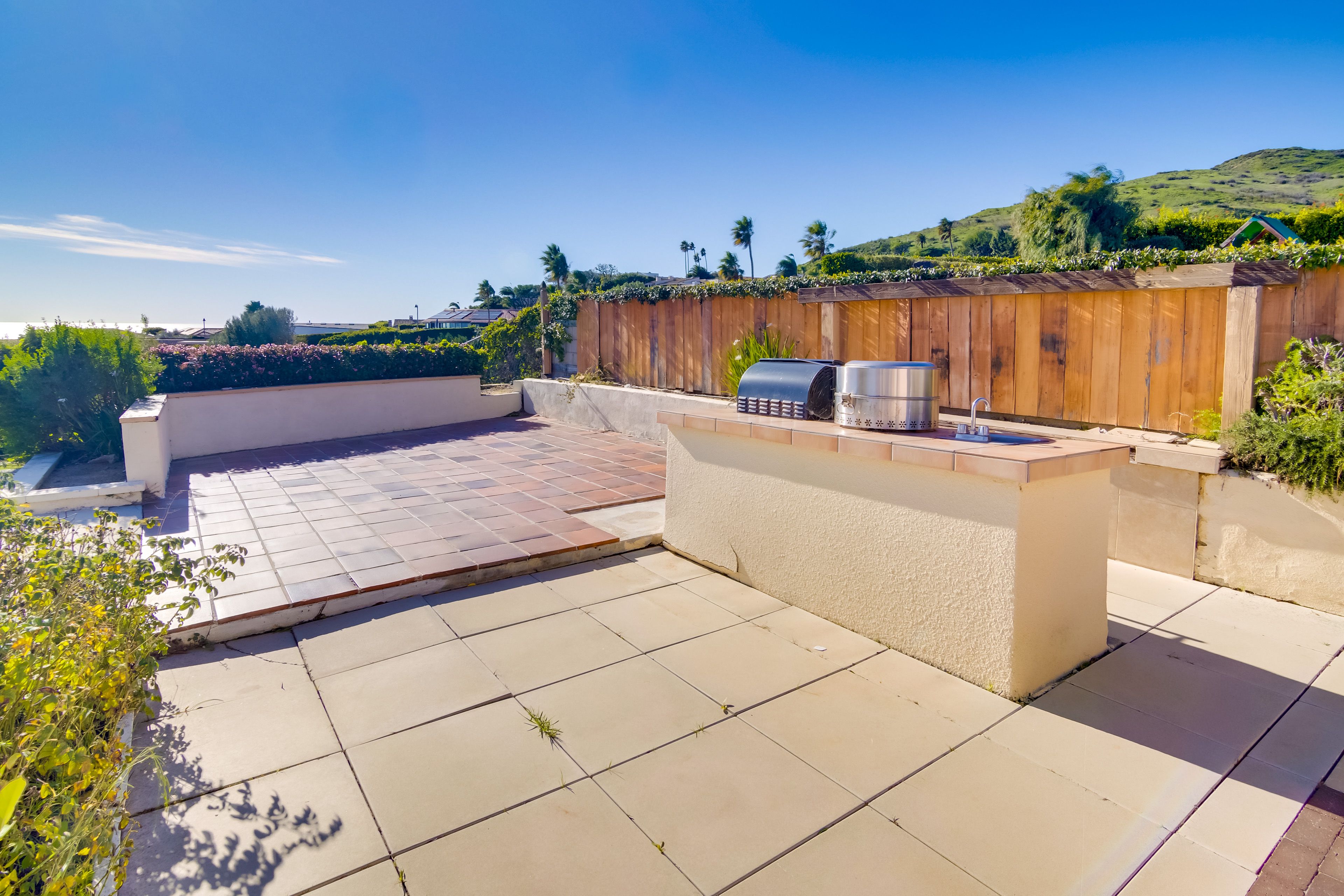 Outdoor Space | Built-In Gas Grill & Sink