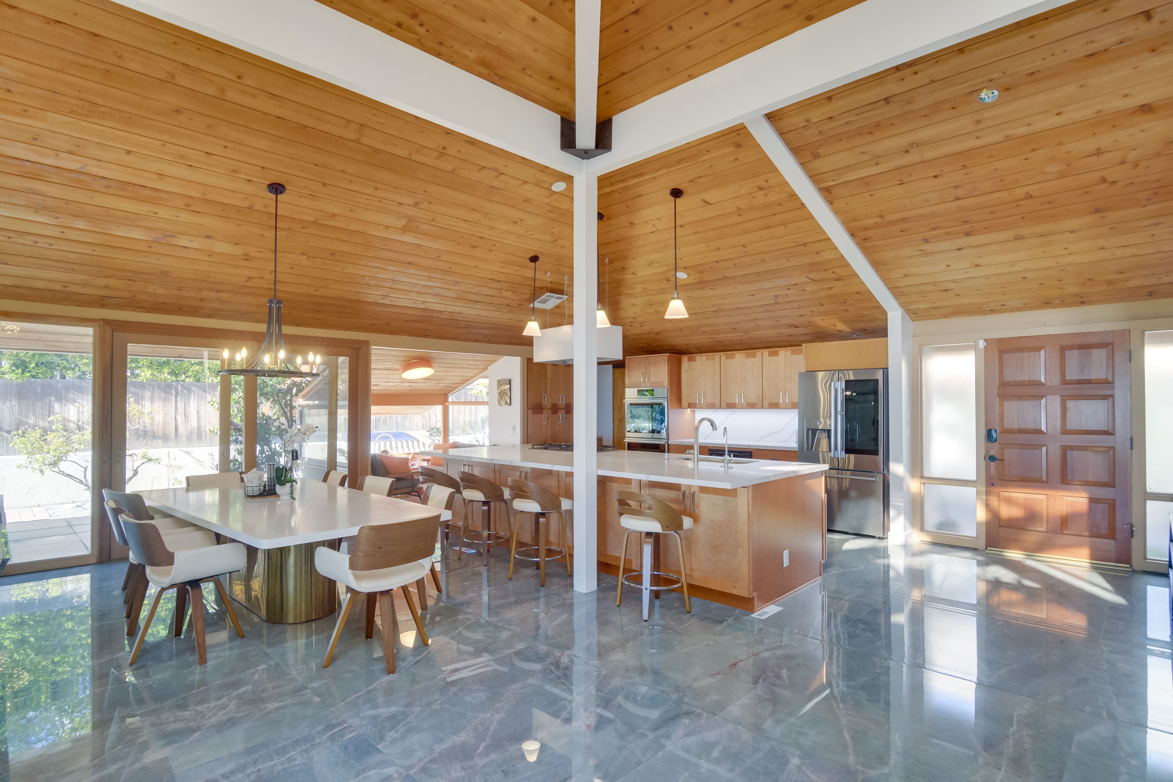 Kitchen & Dining Area