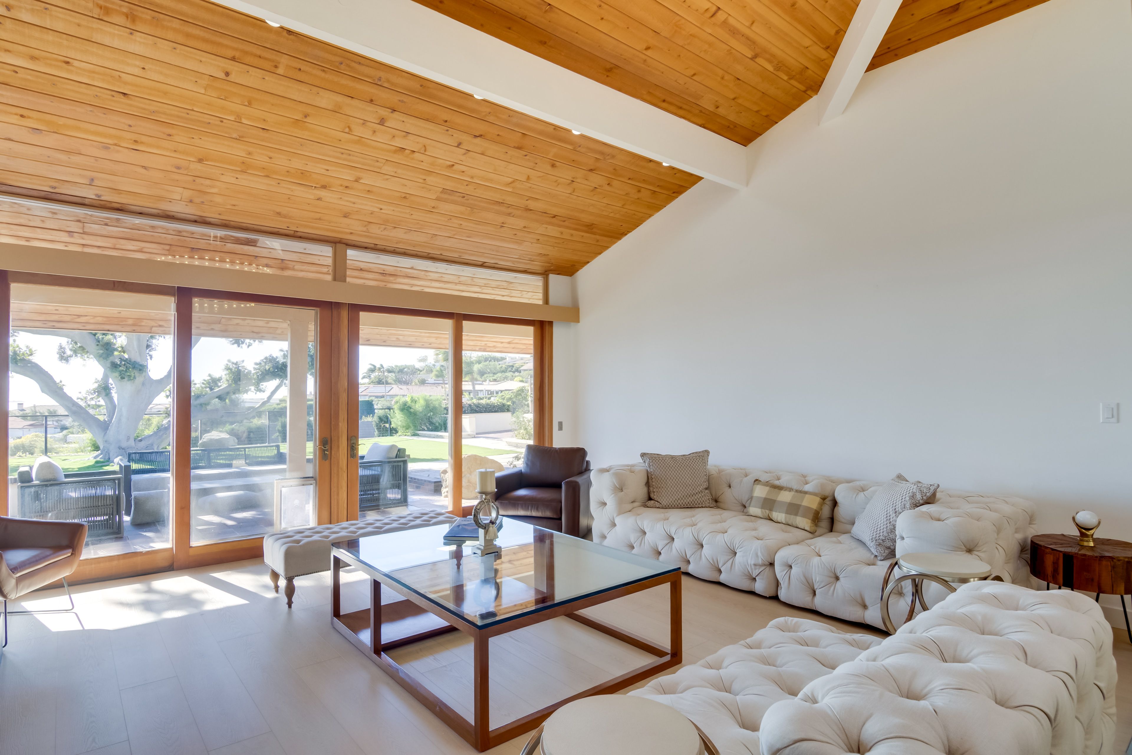 Living Room | Smart TV | Gas Fireplace