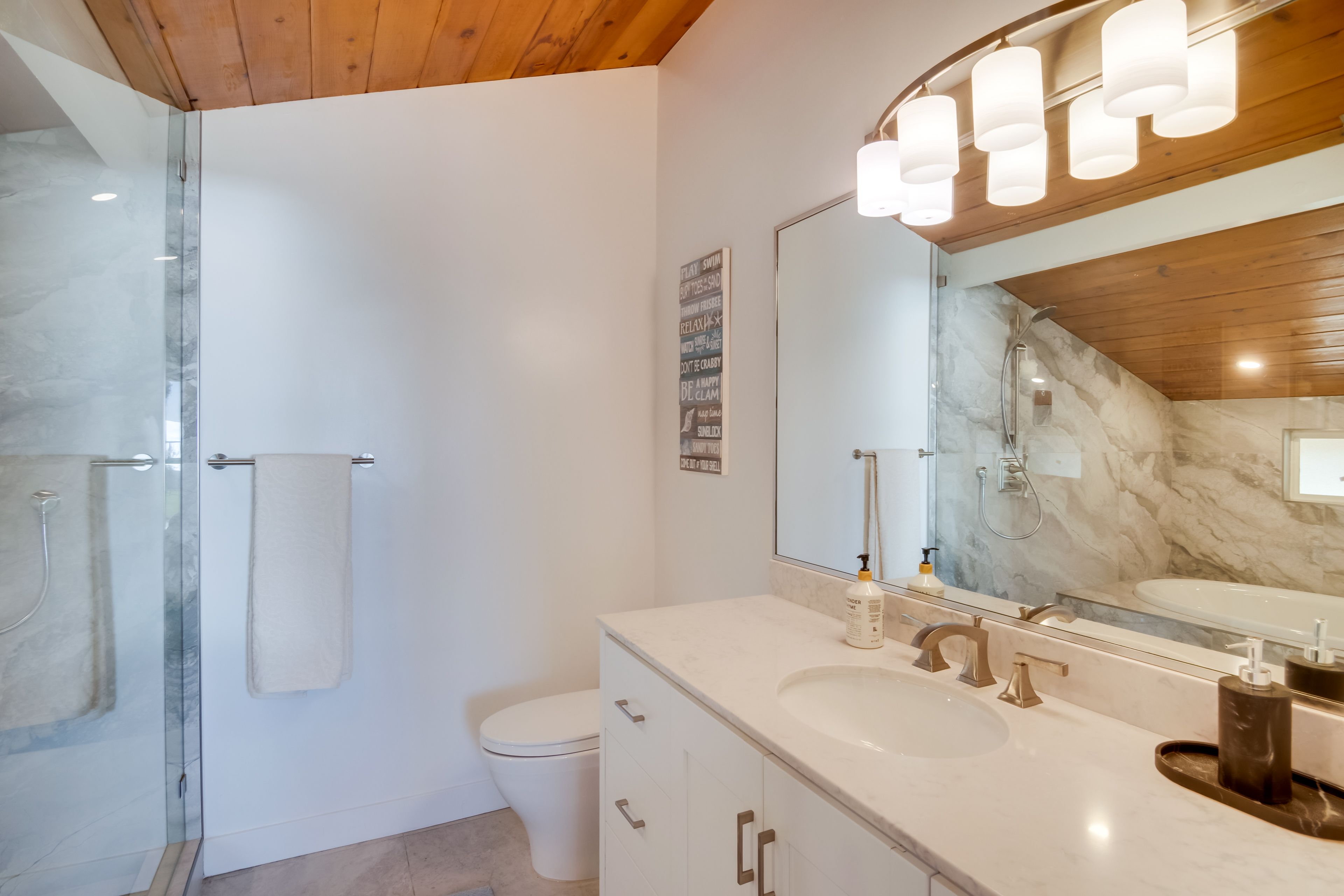 En-Suite Bathroom | Towels Provided