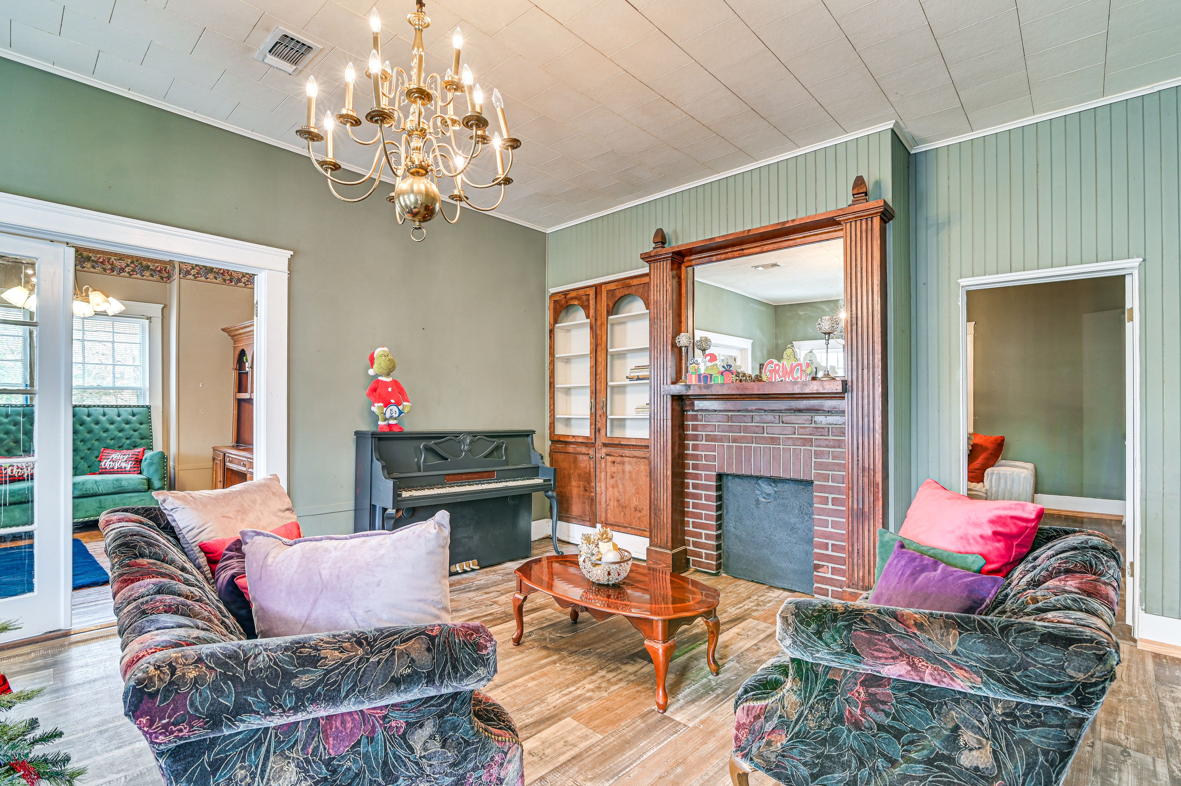 Aberdeen Vacation Rental | 2BR | 2BA | 1,900 Sq Ft | Steps Required to Enter