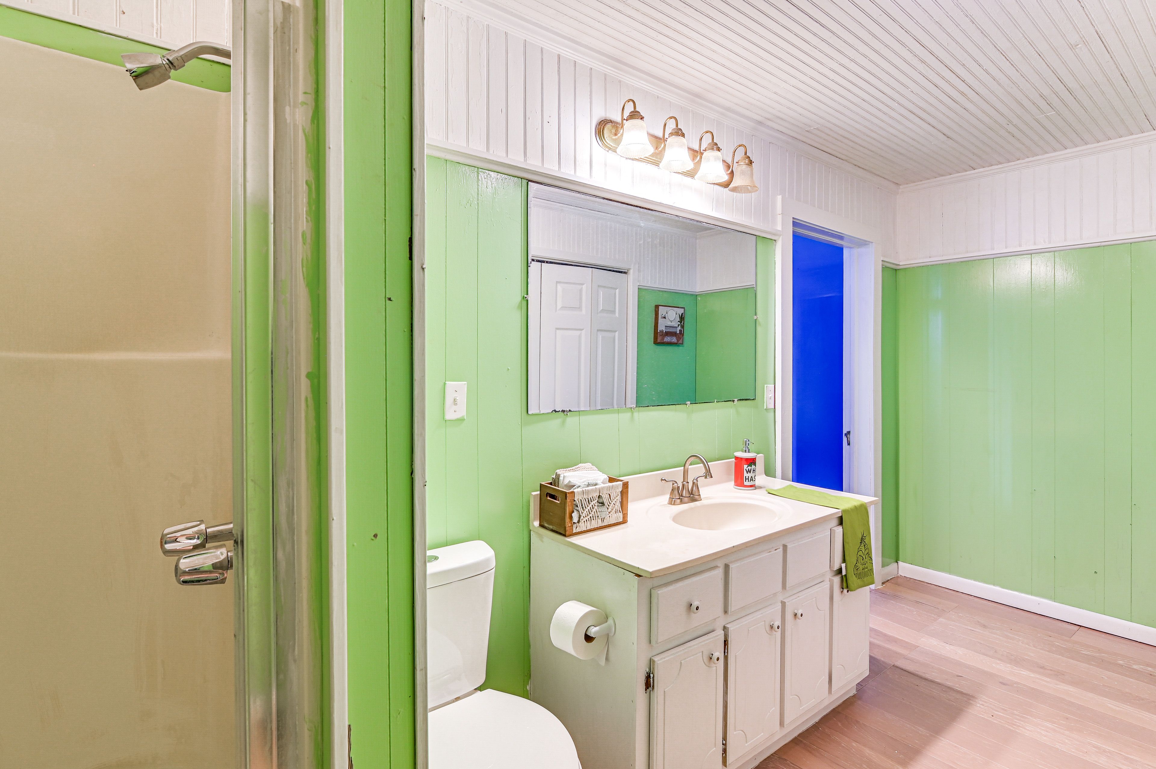 Full Bathroom