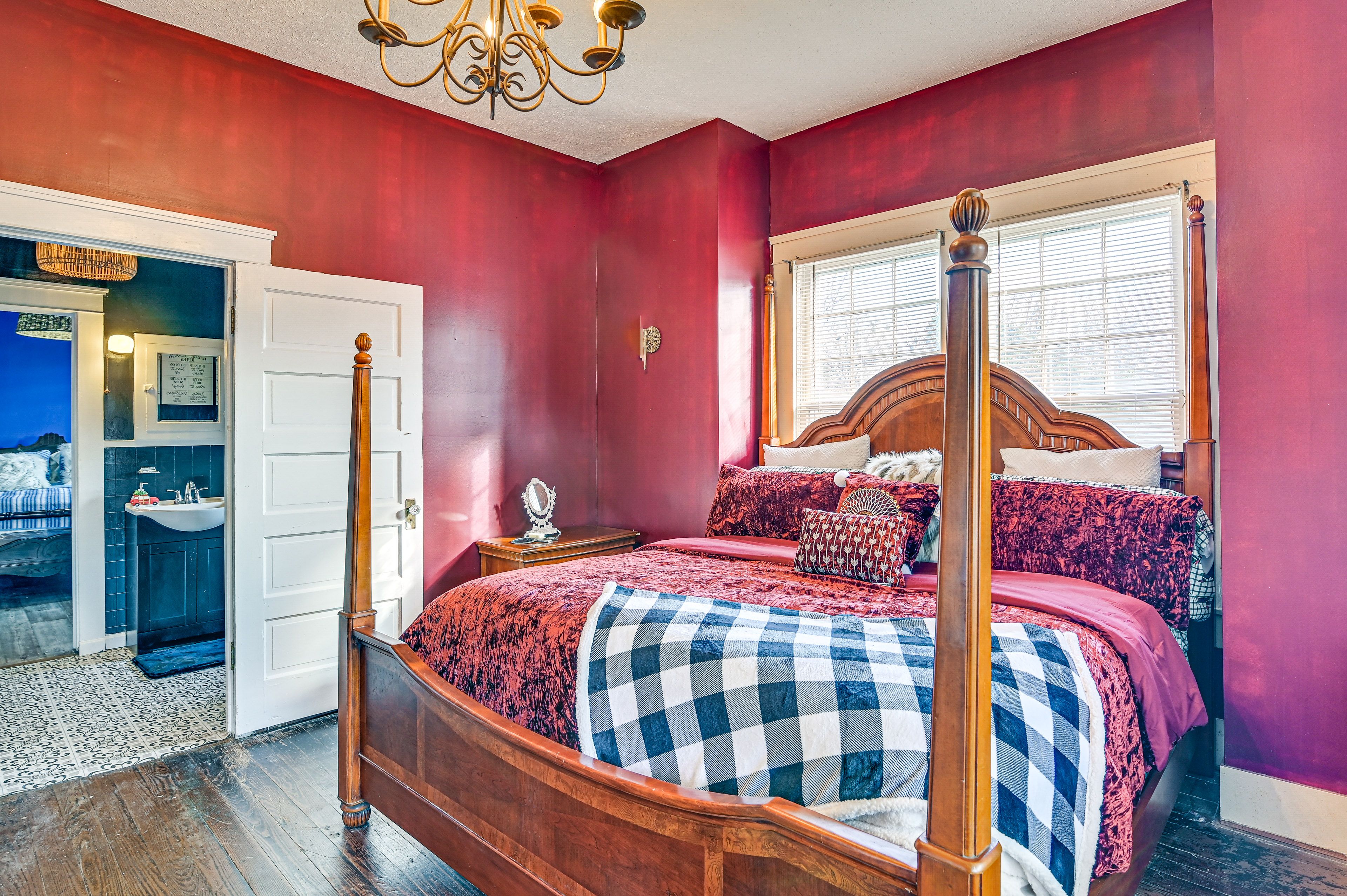 Bedroom 1 | King Bed