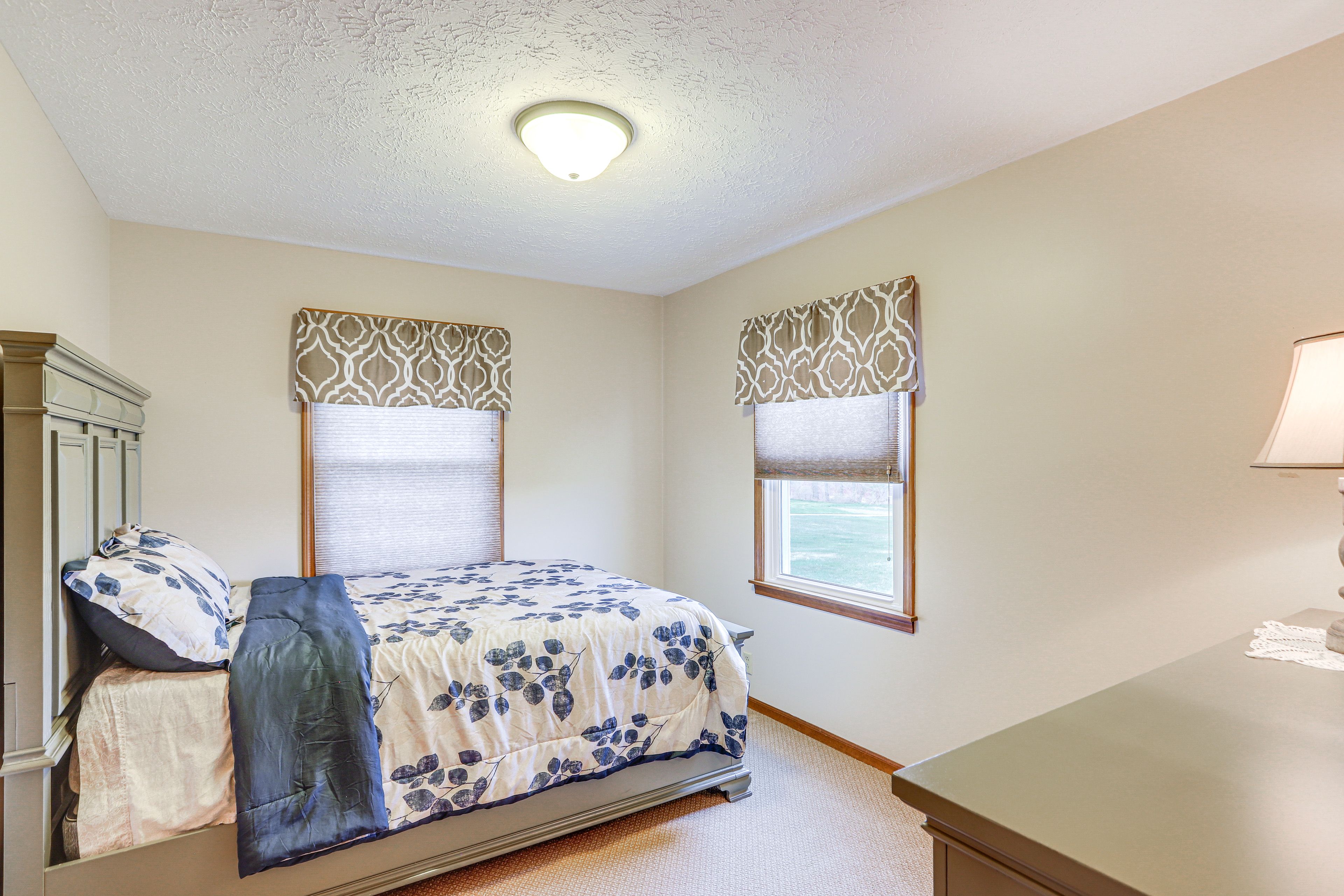 Bedroom 2 | Queen Bed