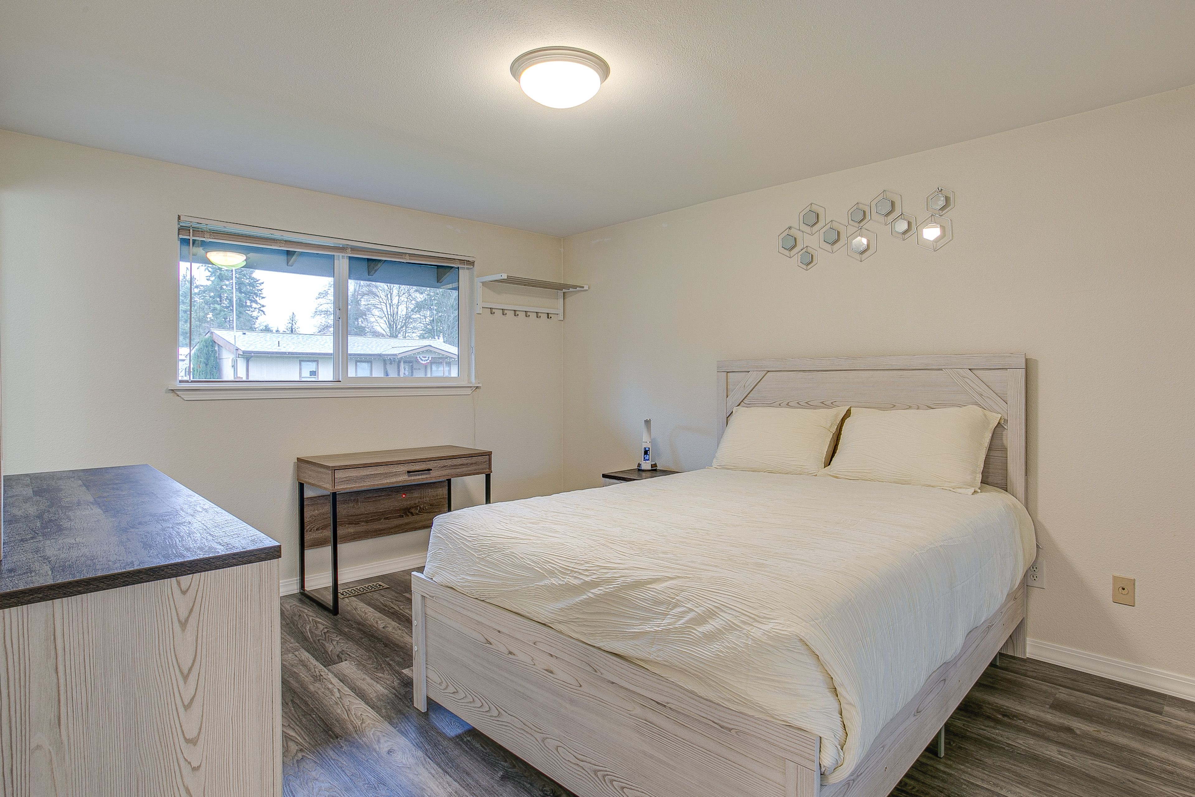 Bedroom 2 | Queen Bed