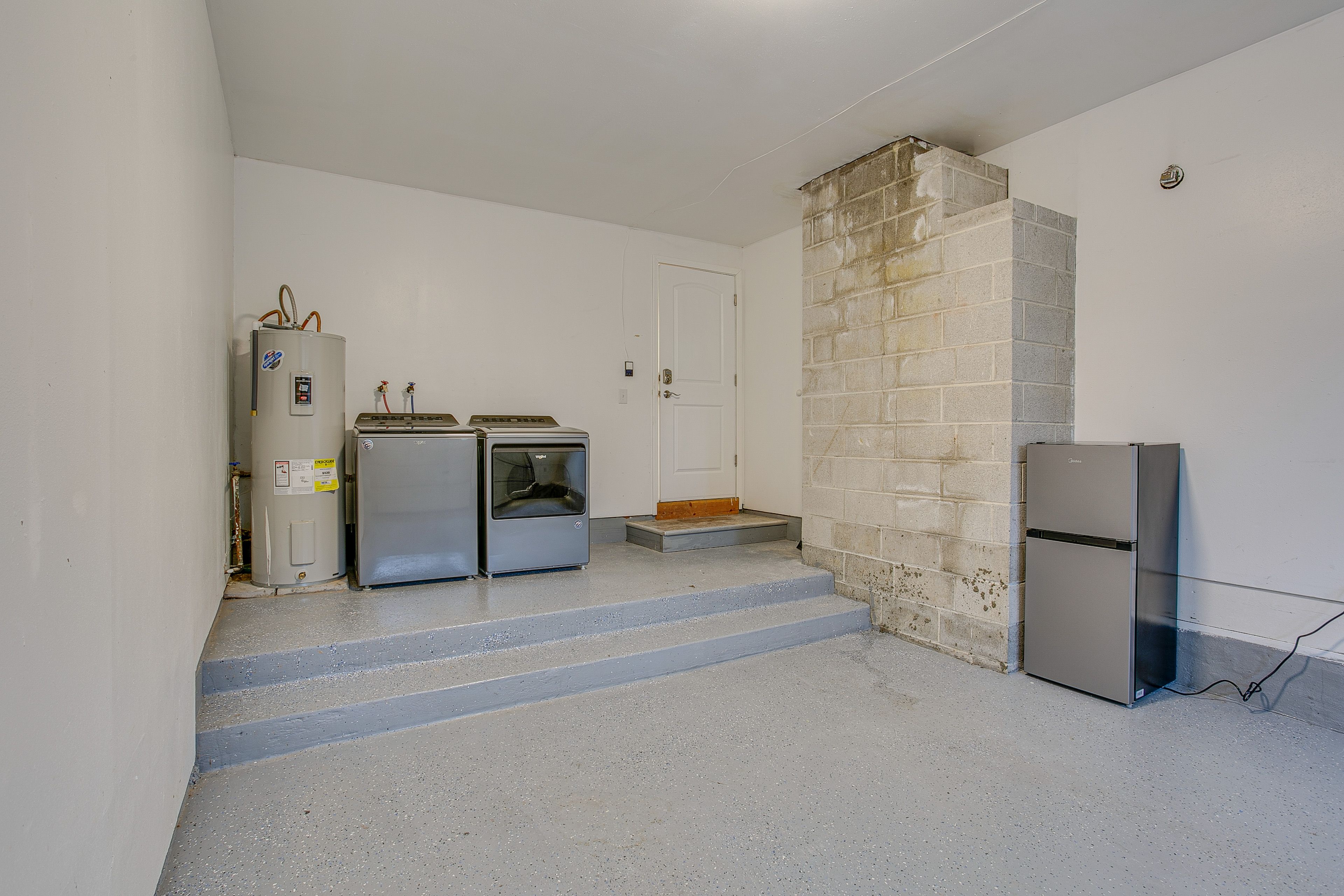 Garage | In-Unit Laundry Machines