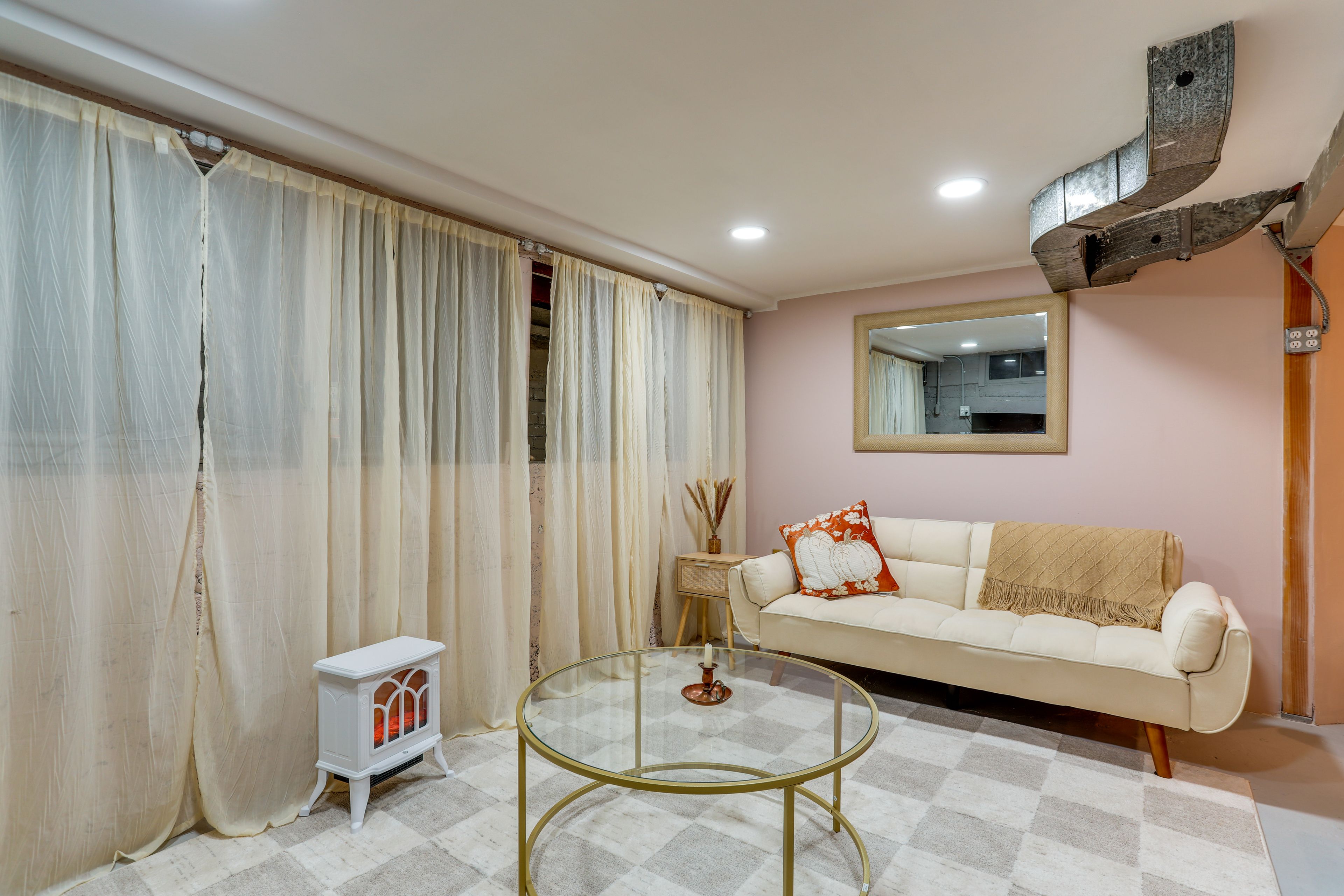 Living Room | Electric Fireplace | Flat-Screen TV | Free WiFi