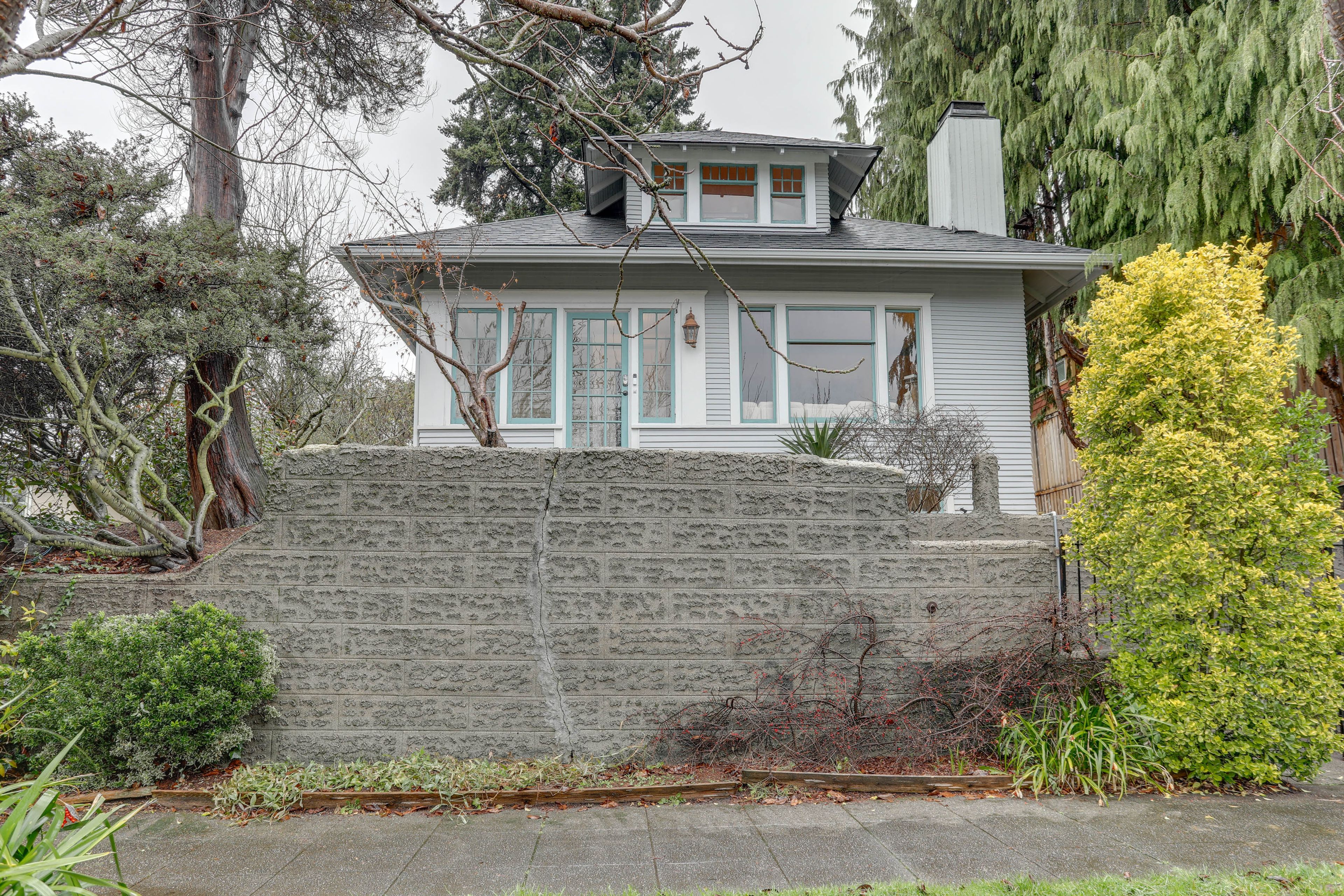 Property Exterior | Street Parking