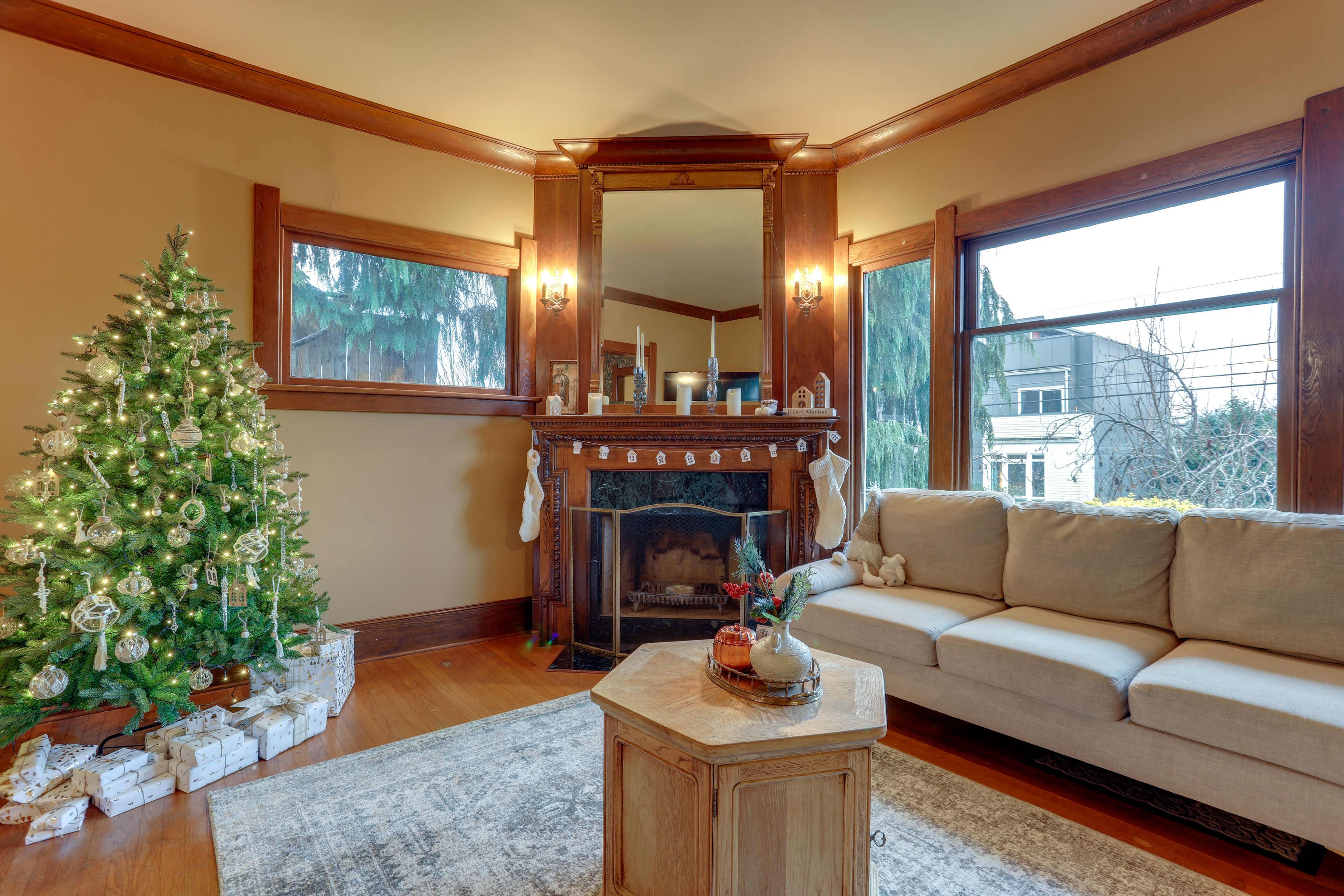 Living Room | Flat-Screen TV | Fireplace