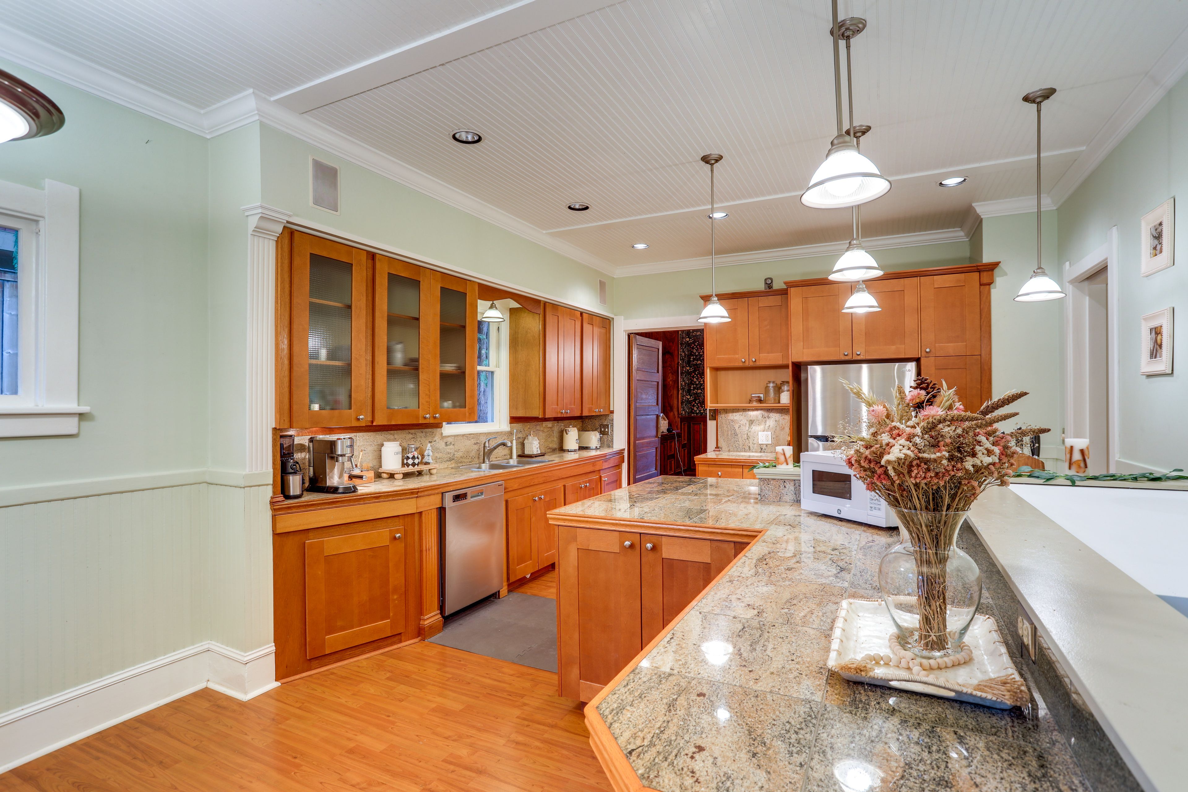 Kitchen | Stove/Oven | Microwave | Dishwasher