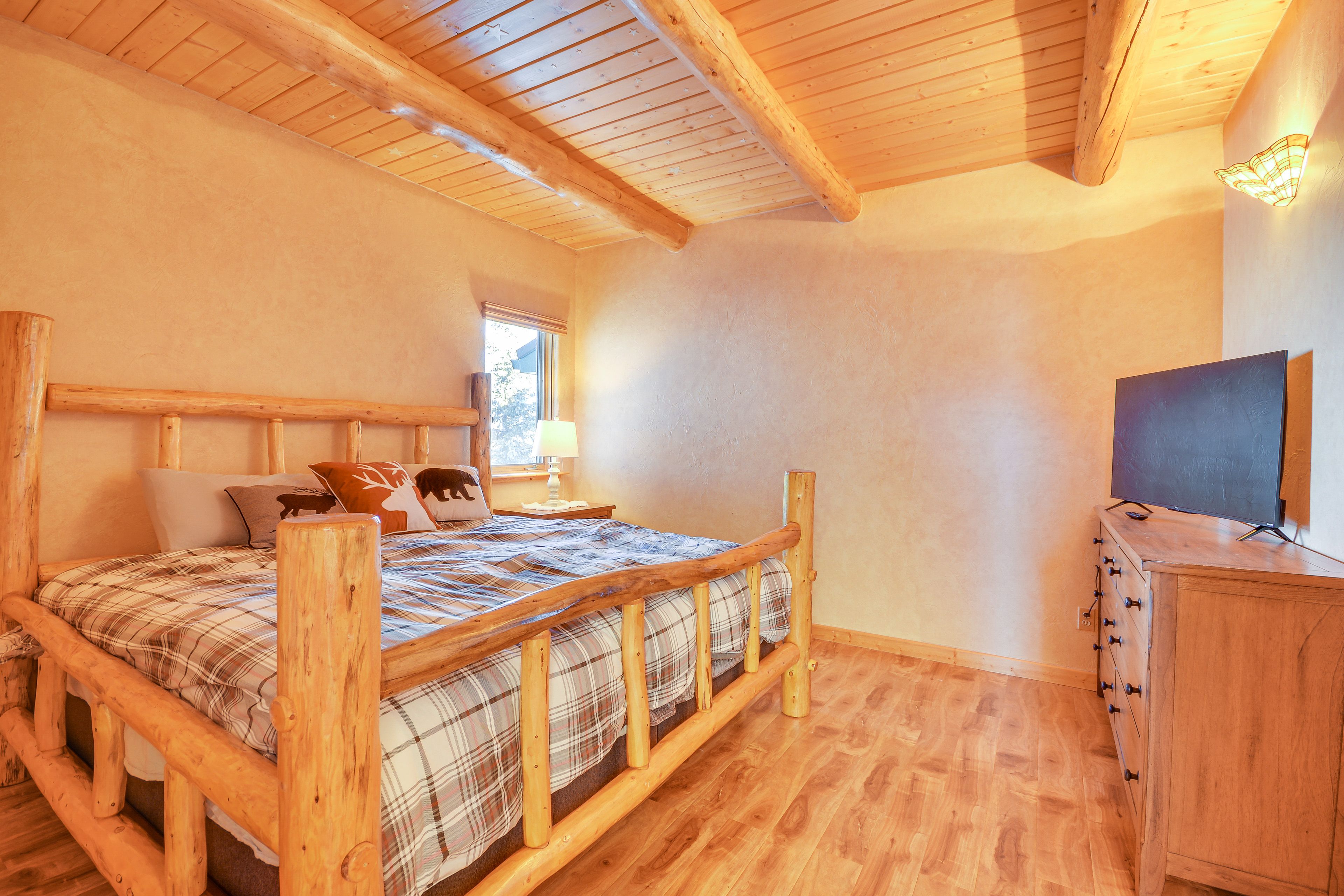 Bedroom 2 | Main Level | King Bed | Smart TV