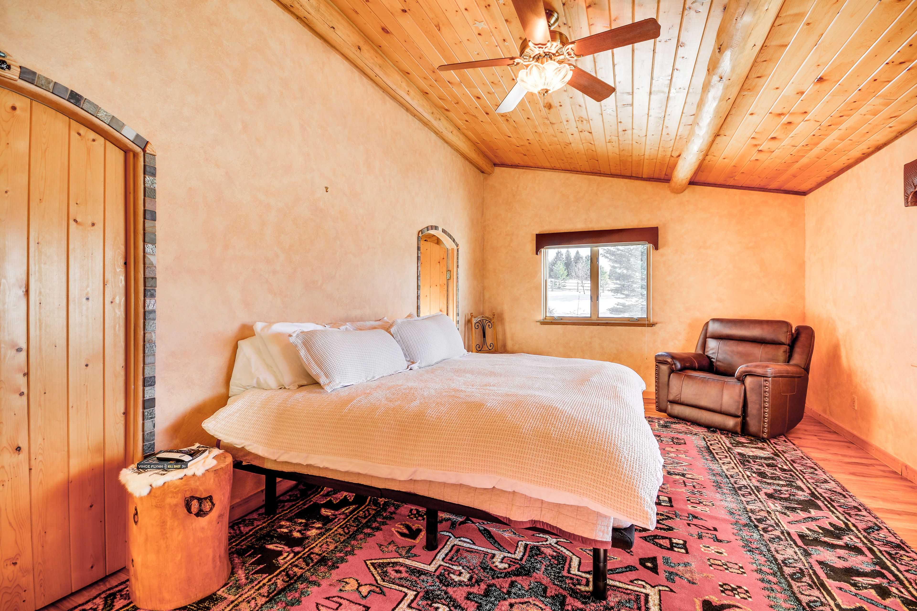 Bedroom 1 | Main Level | King Bed | Linens Provided