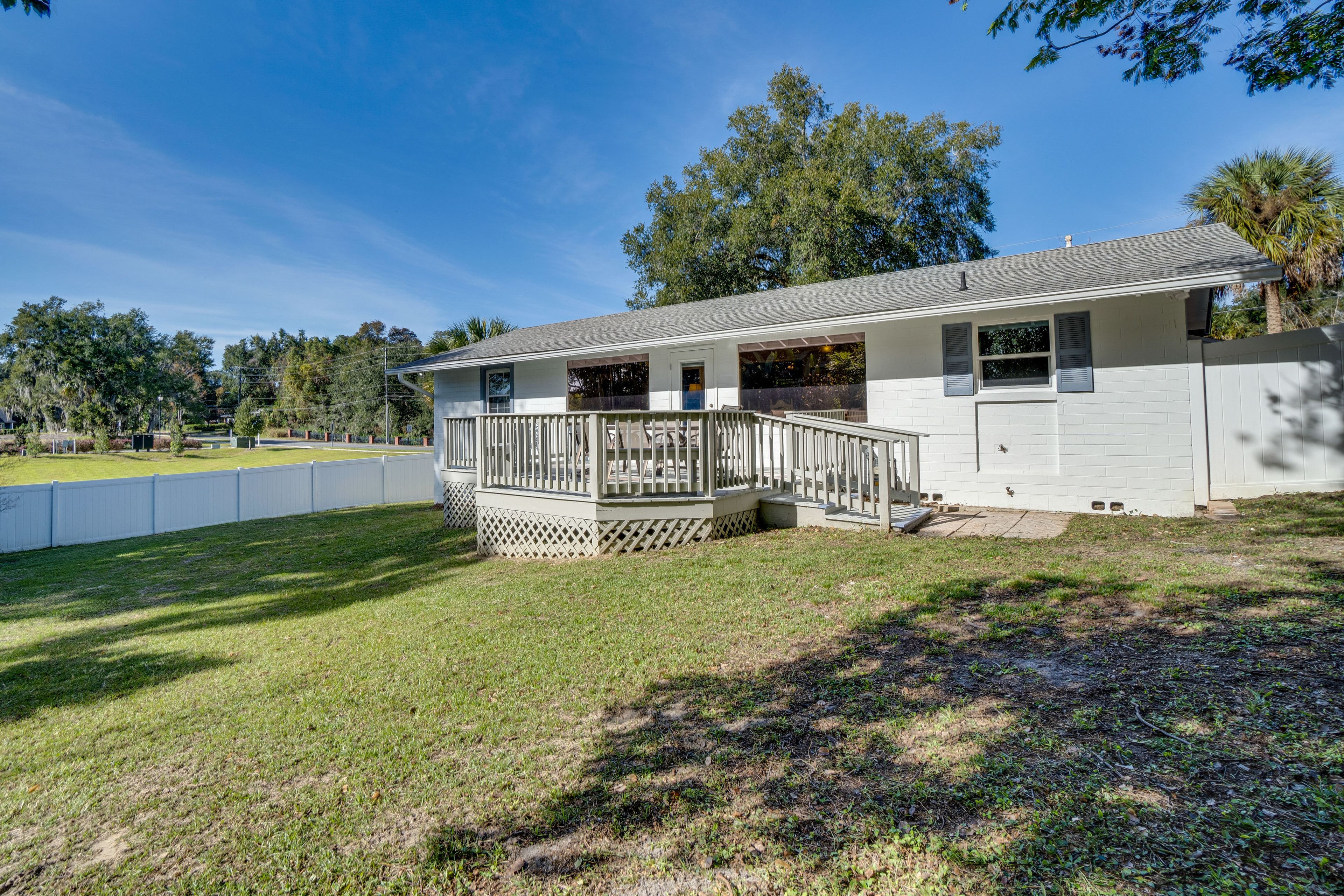 Private Yard | Slight Lake View