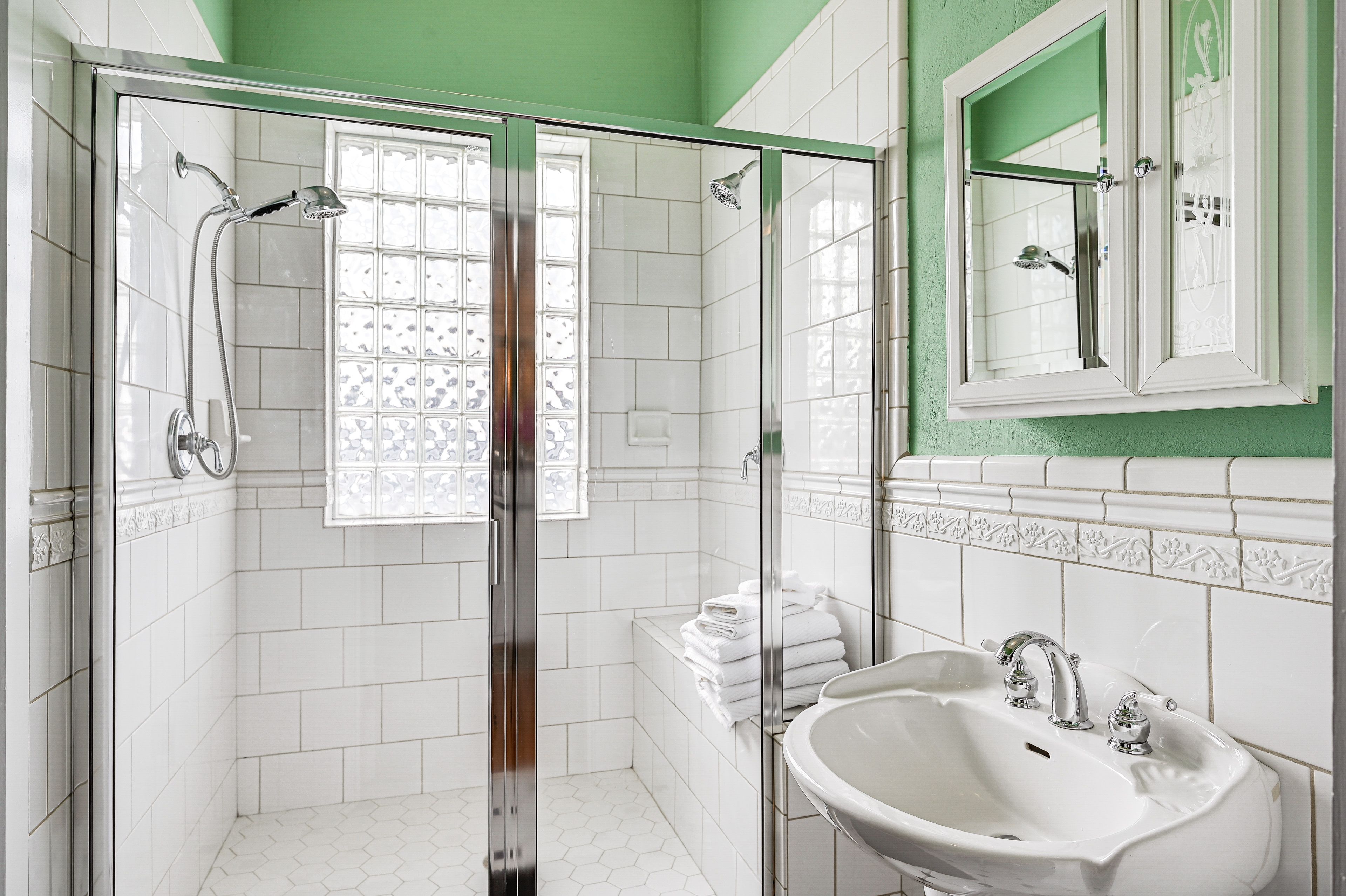 Full Bathroom | Towels Provided | Complimentary Toiletries | Hair Dryer