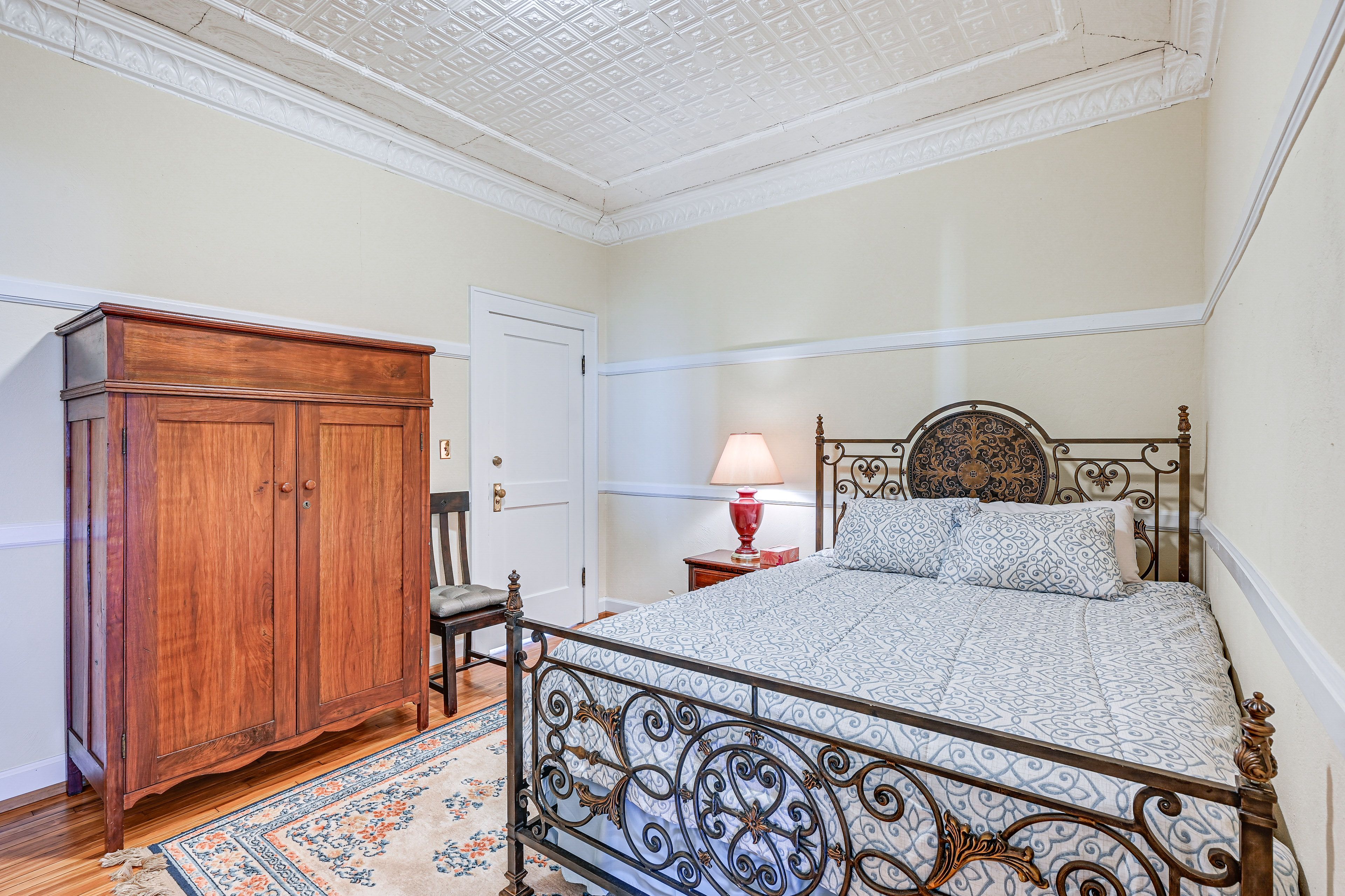 Bedroom 1 | Queen Bed