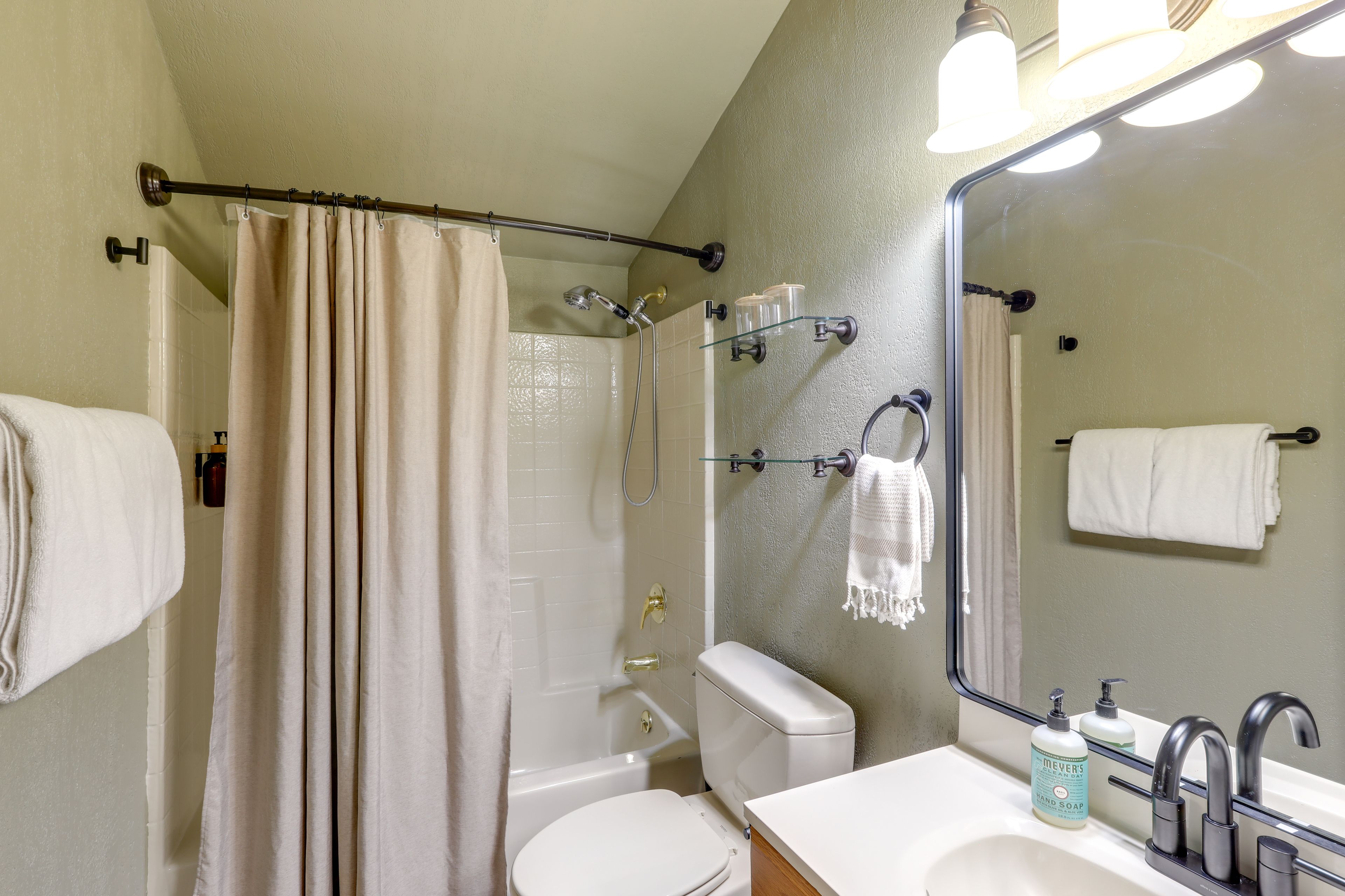 Full Bathroom